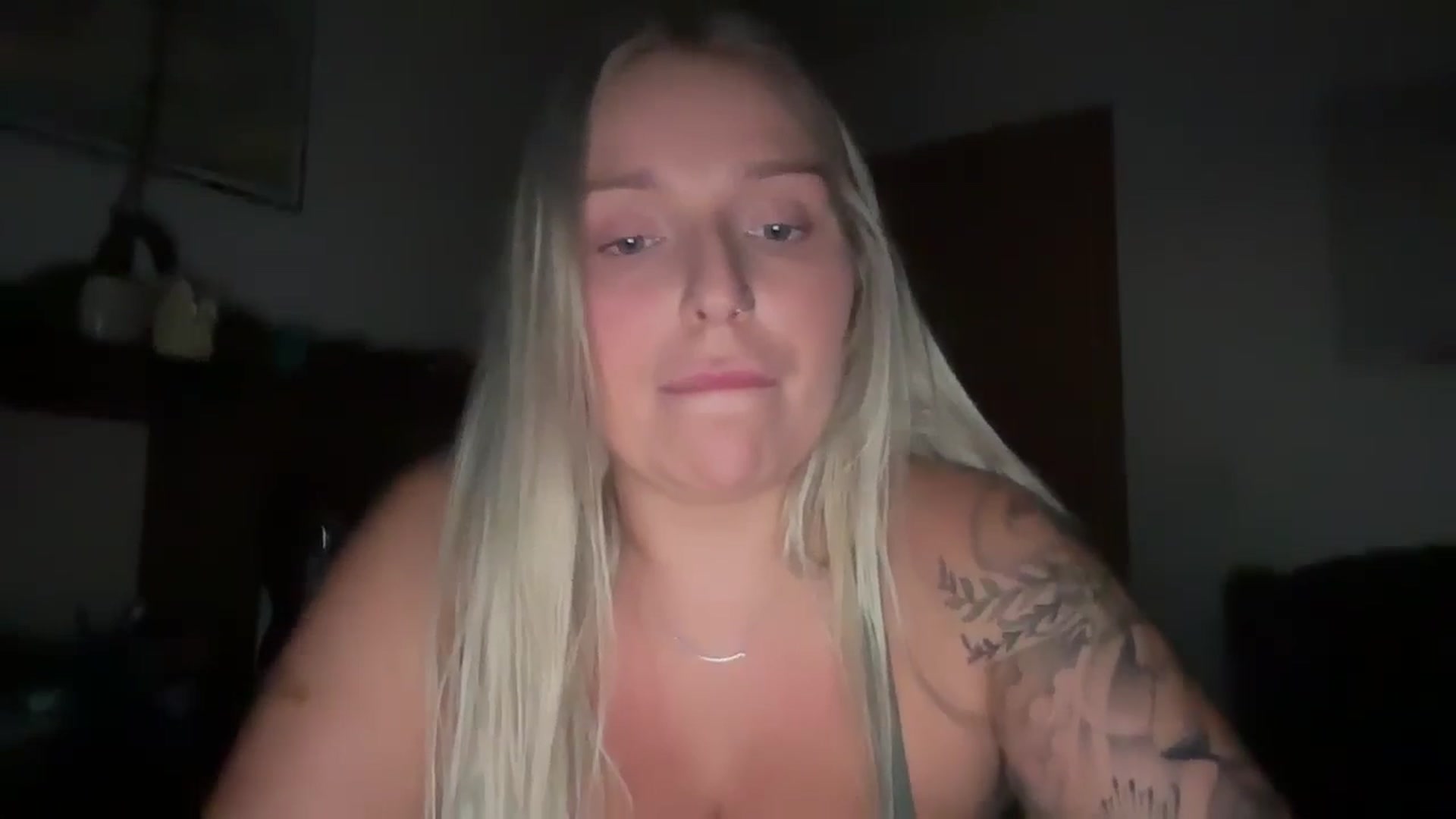 Gallery image thumbnail from KissMyTitsPls's myfreecams stream on, 10/18/2024, 23:48 image 16 of 20