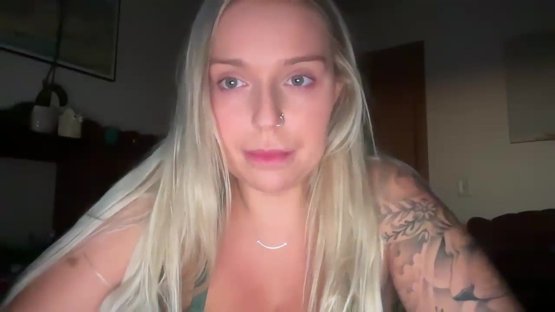 Gallery image thumbnail from KissMyTitsPls's myfreecams stream on, 10/18/2024, 23:48 image 11 of 20