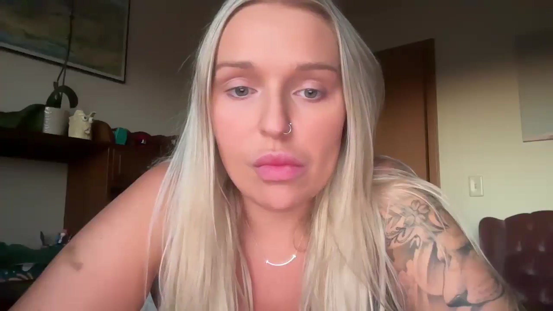 Gallery image thumbnail from KissMyTitsPls's myfreecams stream on, 10/18/2024, 23:48 image 2 of 20