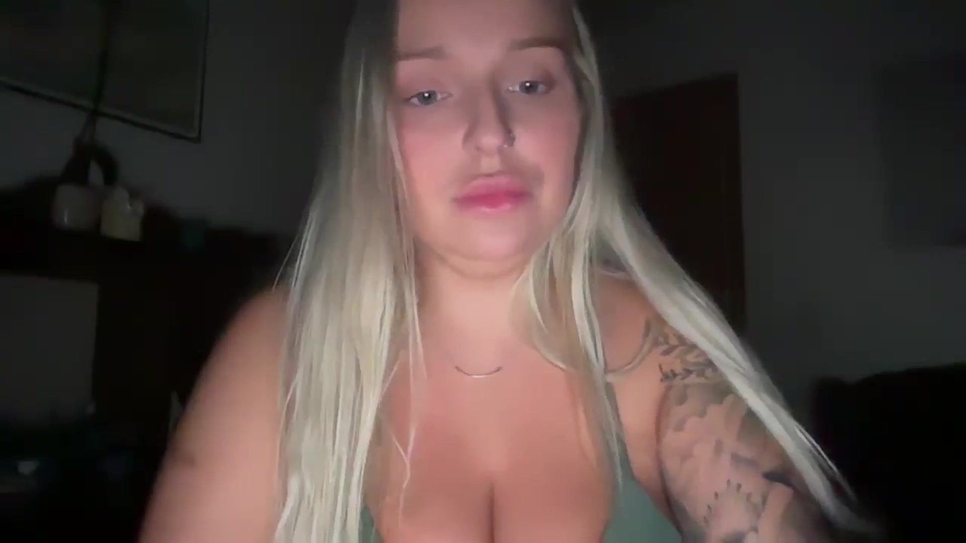 Gallery image thumbnail from KissMyTitsPls's myfreecams stream on, 10/18/2024, 23:48 image 17 of 20