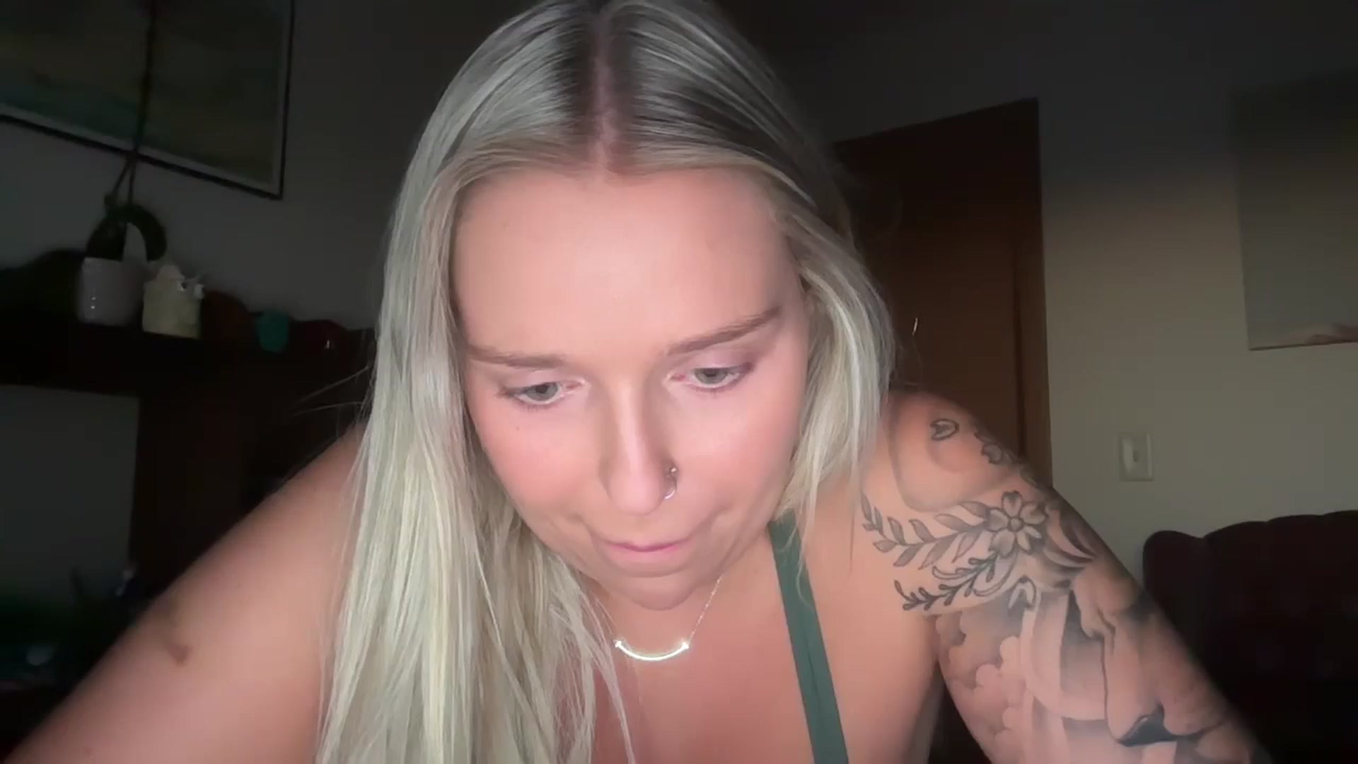 Gallery image thumbnail from KissMyTitsPls's myfreecams stream on, 10/18/2024, 23:48 image 10 of 20