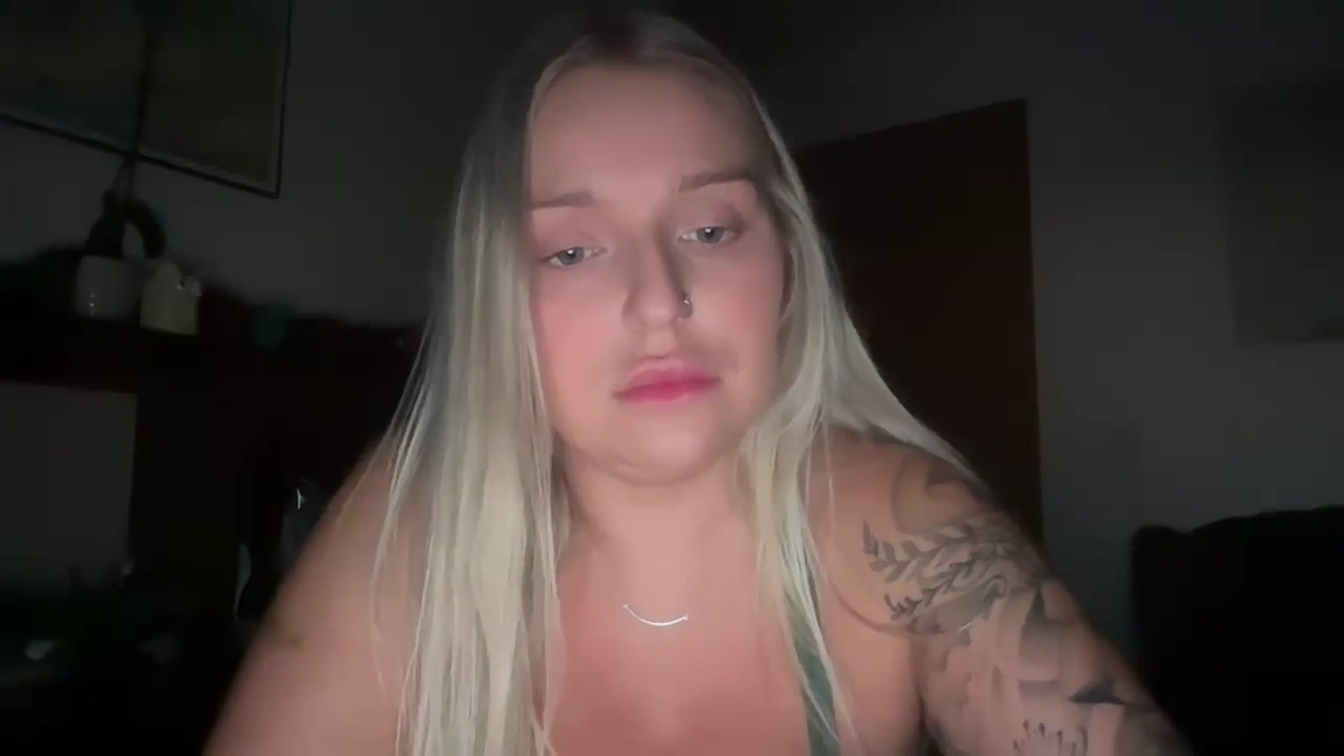 Gallery image thumbnail from KissMyTitsPls's myfreecams stream on, 10/18/2024, 23:48 image 15 of 20