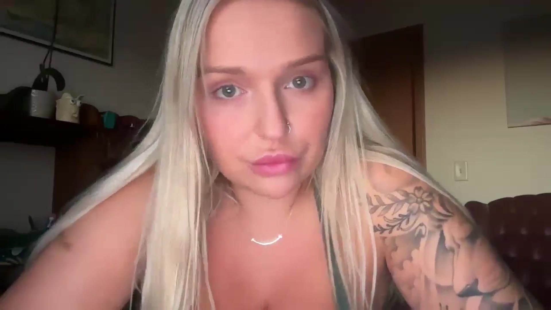 Gallery image thumbnail from KissMyTitsPls's myfreecams stream on, 10/18/2024, 23:48 image 6 of 20