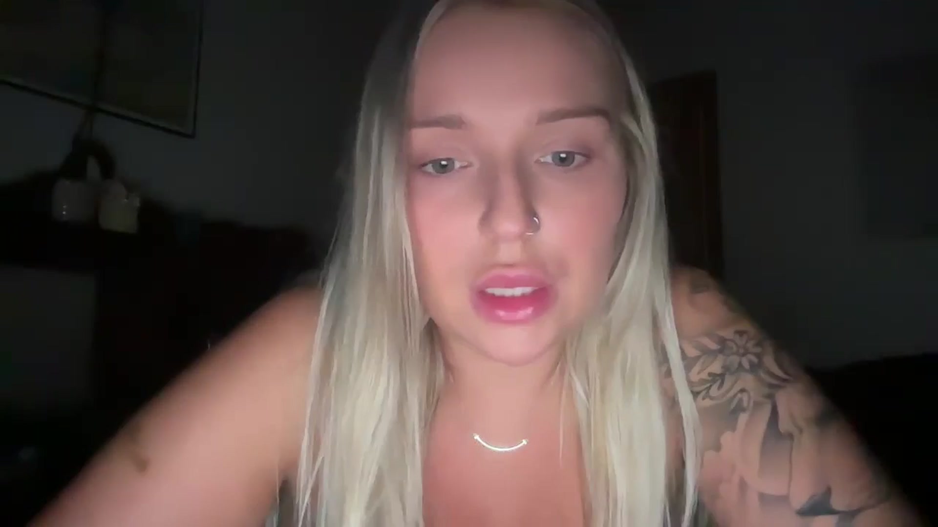 Gallery image thumbnail from KissMyTitsPls's myfreecams stream on, 10/18/2024, 23:48 image 19 of 20