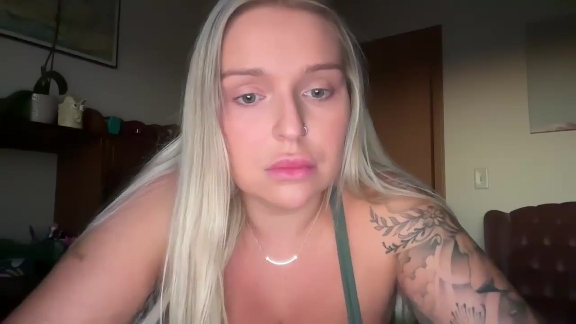 Gallery image thumbnail from KissMyTitsPls's myfreecams stream on, 10/18/2024, 23:48 image 7 of 20