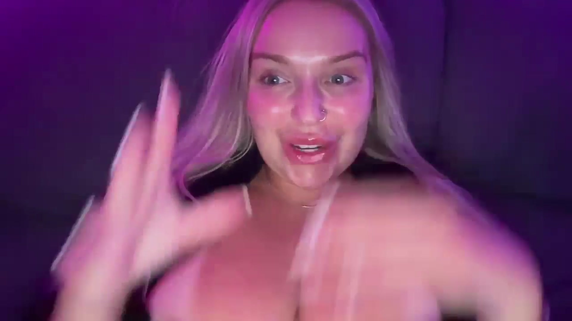 Gallery image thumbnail from KissMyTitsPls's myfreecams stream on, 10/29/2024, 04:40 image 2 of 20