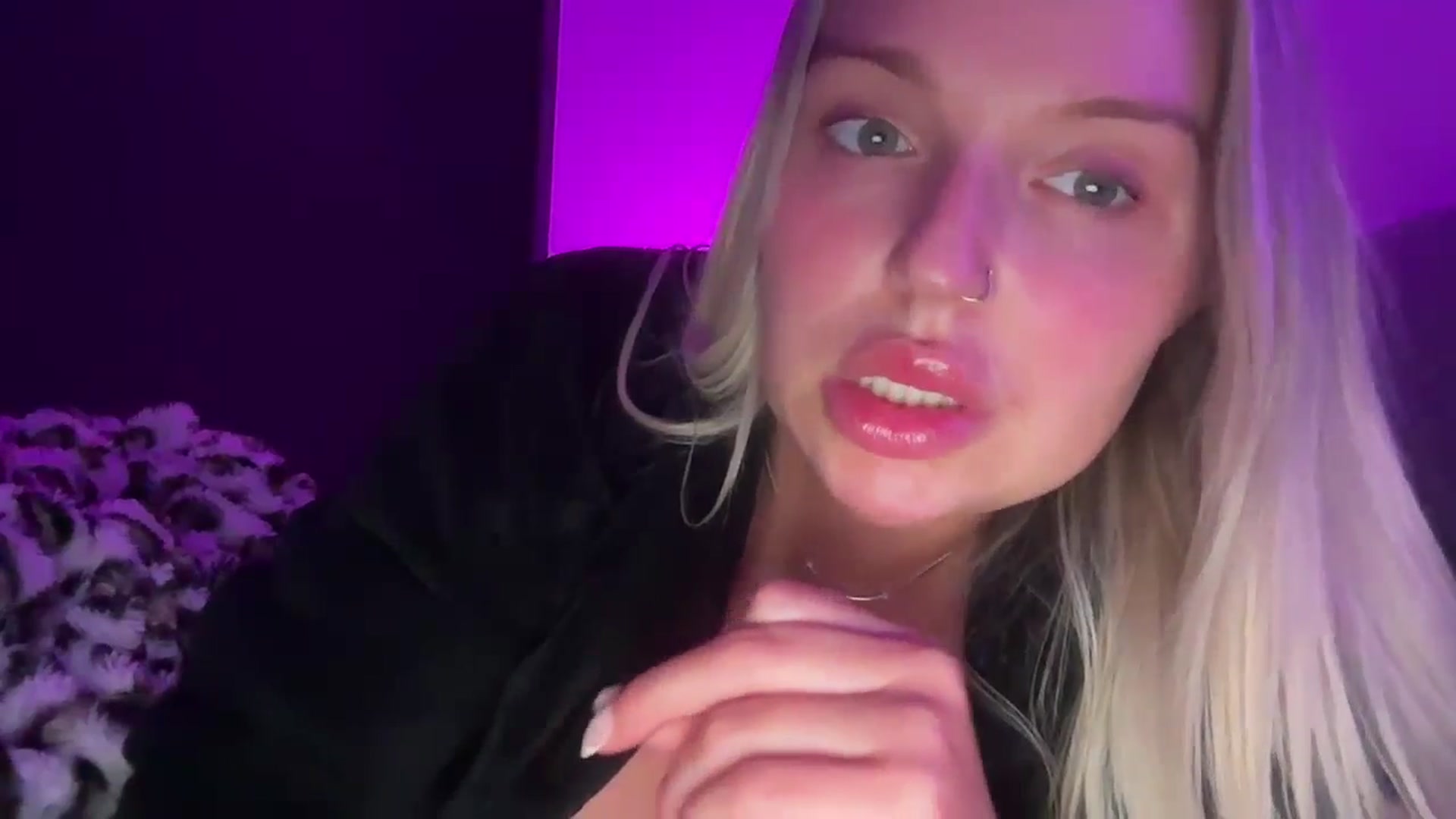 Gallery image thumbnail from KissMyTitsPls's myfreecams stream on, 10/29/2024, 04:40 image 19 of 20