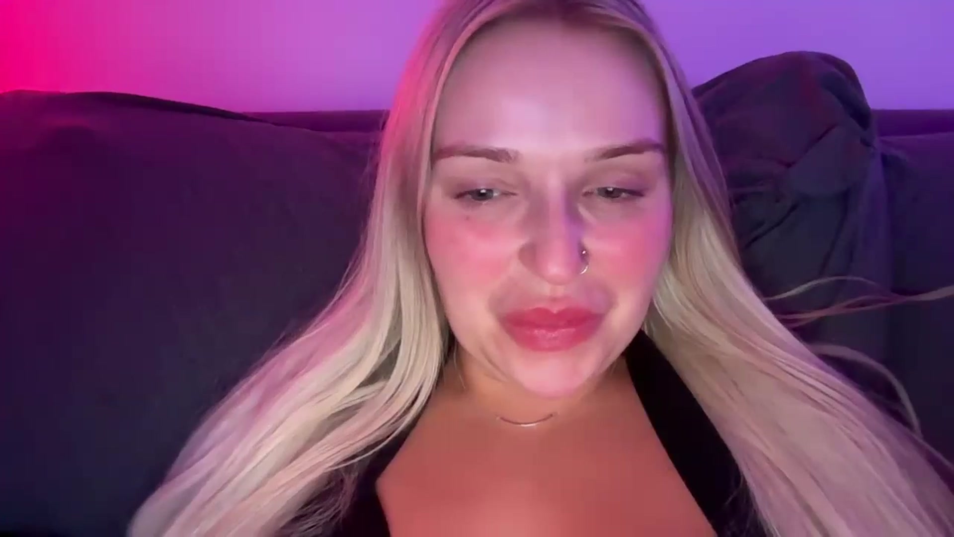 Gallery image thumbnail from KissMyTitsPls's myfreecams stream on, 11/03/2024, 07:32 image 12 of 20