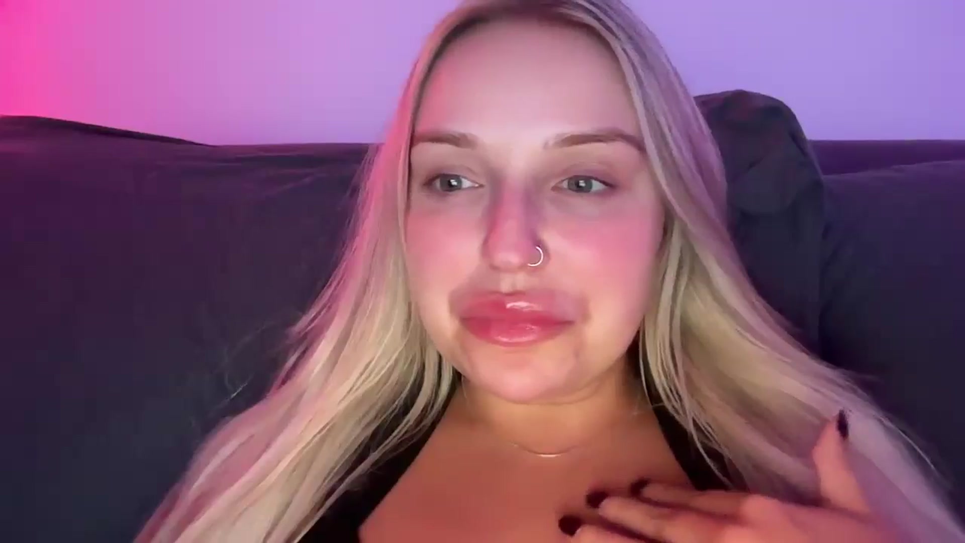Gallery image thumbnail from KissMyTitsPls's myfreecams stream on, 11/03/2024, 07:32 image 7 of 20