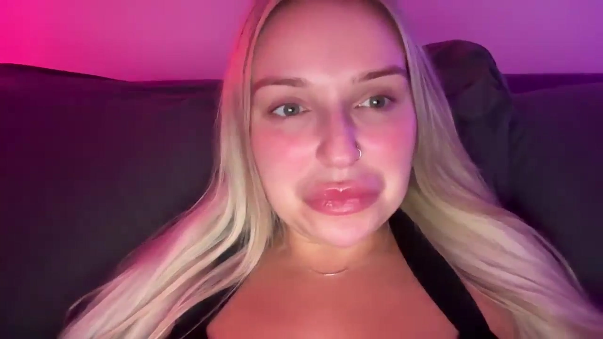 Gallery image thumbnail from KissMyTitsPls's myfreecams stream on, 11/03/2024, 07:32 image 9 of 20