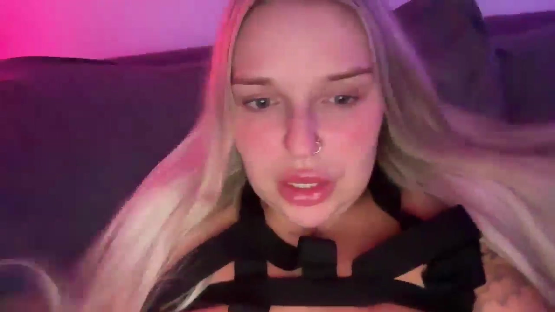 Gallery image thumbnail from KissMyTitsPls's myfreecams stream on, 11/03/2024, 07:32 image 11 of 20