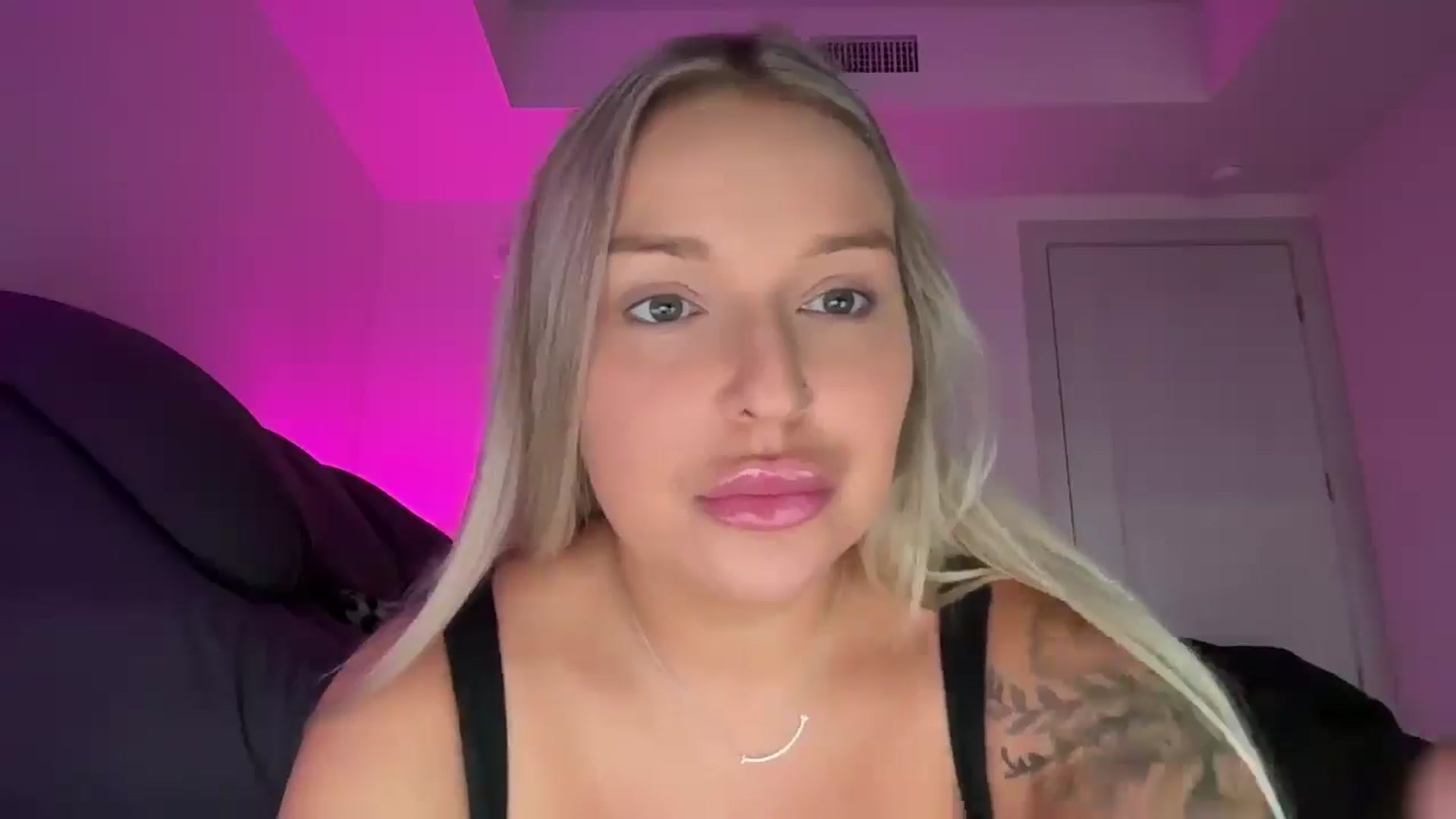 Gallery image thumbnail from KissMyTitsPls's myfreecams stream on, 12/05/2024, 21:26 image 16 of 20