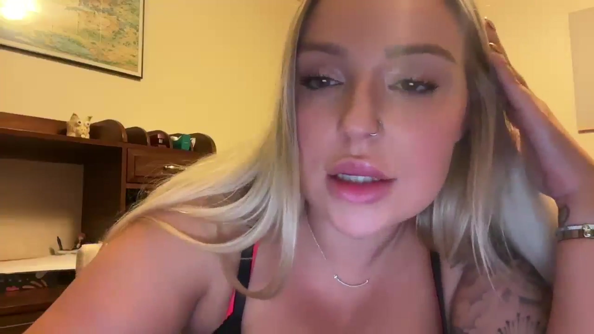 Gallery image thumbnail from KissMyTitsPls's myfreecams stream on, 12/24/2024, 24:02 image 2 of 20