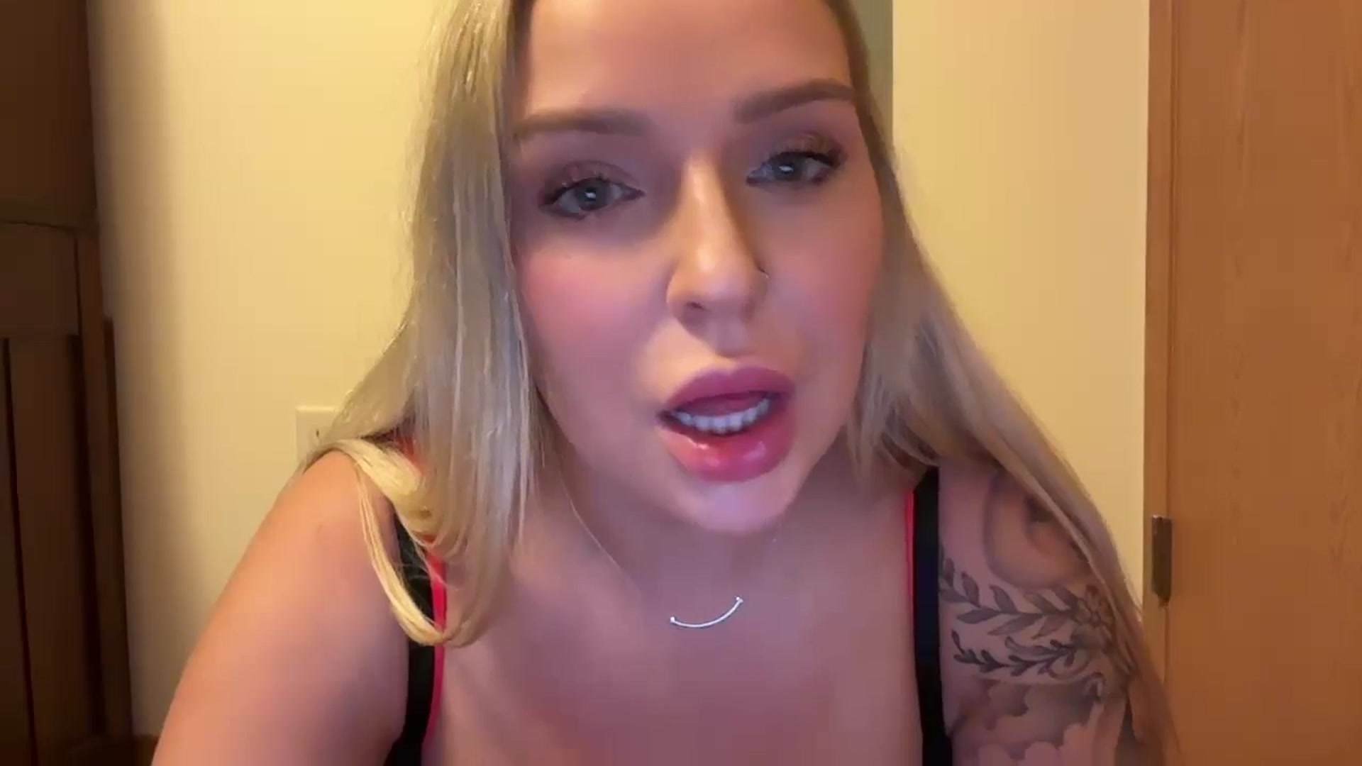 Gallery image thumbnail from KissMyTitsPls's myfreecams stream on, 12/24/2024, 24:02 image 18 of 20