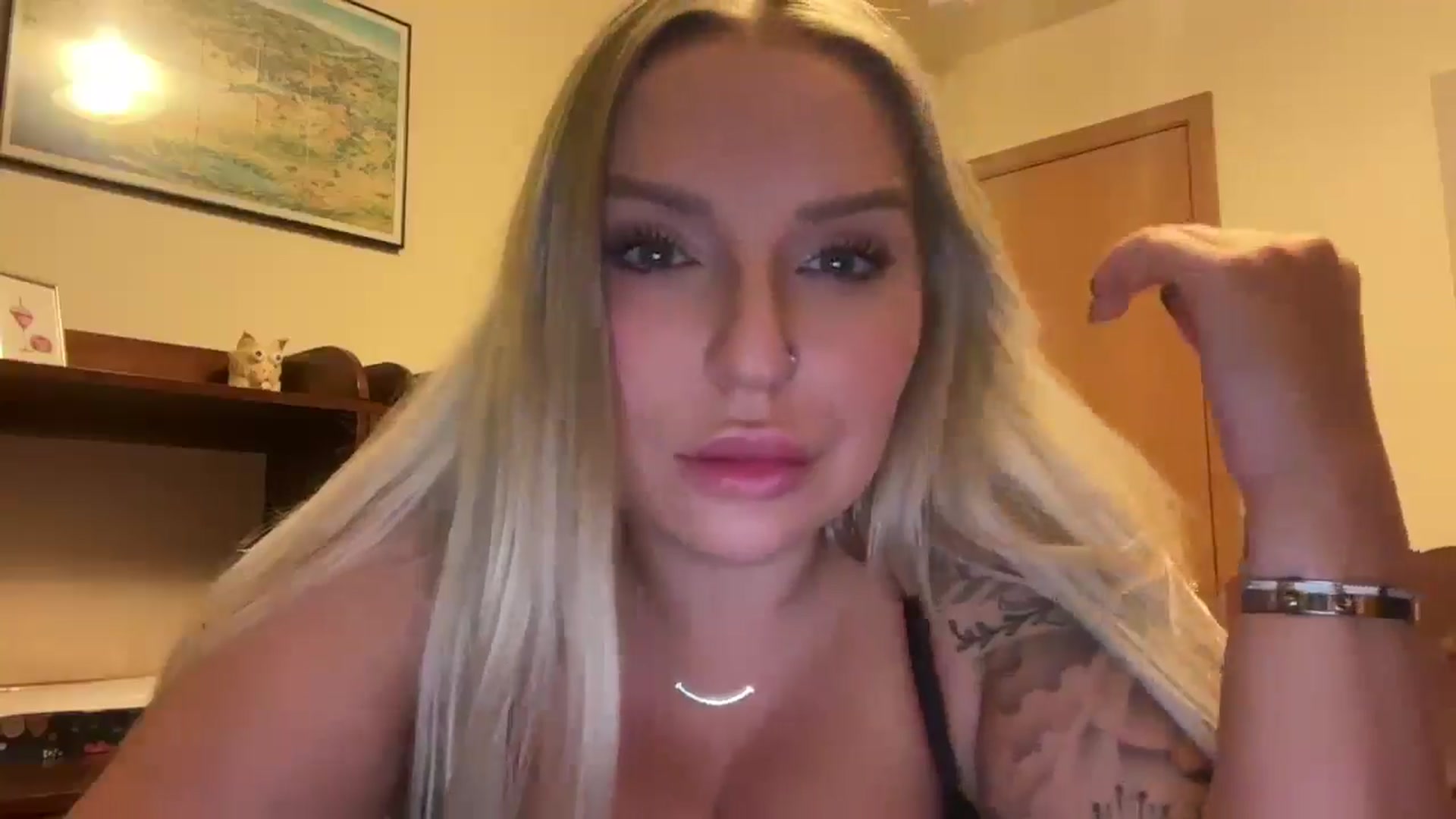 Gallery image thumbnail from KissMyTitsPls's myfreecams stream on, 12/24/2024, 24:02 image 8 of 20
