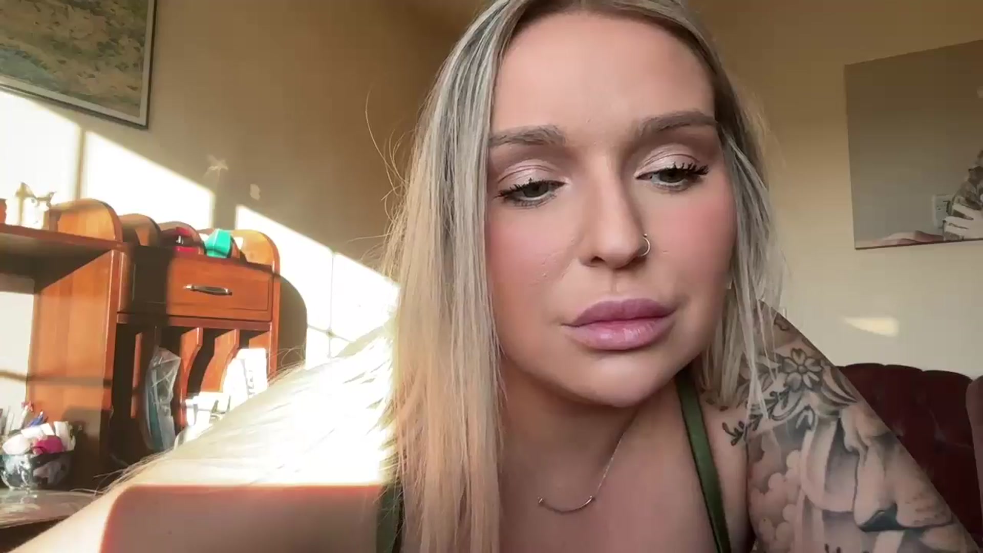 Gallery image thumbnail from KissMyTitsPls's myfreecams stream on, 01/21/2025, 21:44 image 19 of 20