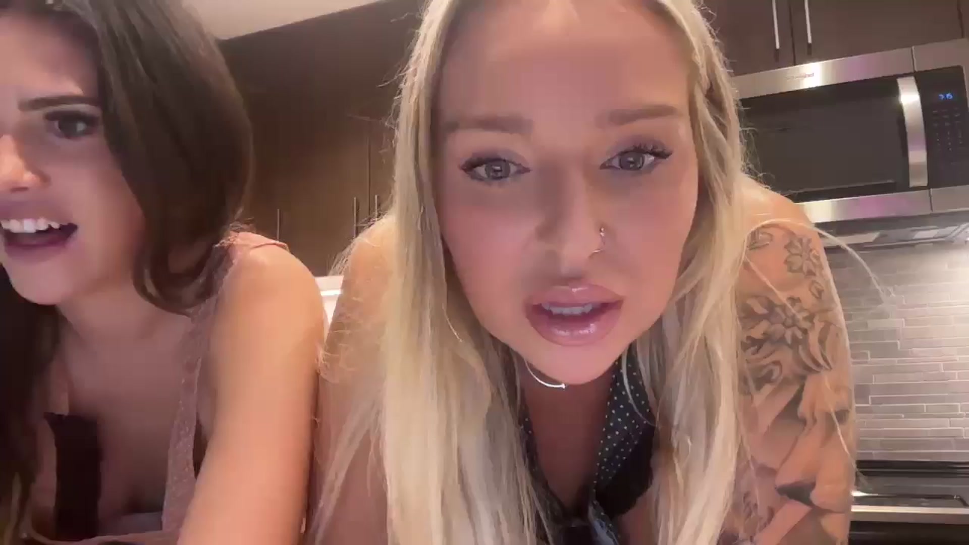 Gallery image thumbnail from KissMyTitsPls's myfreecams stream on, 01/31/2025, 04:23 image 1 of 20
