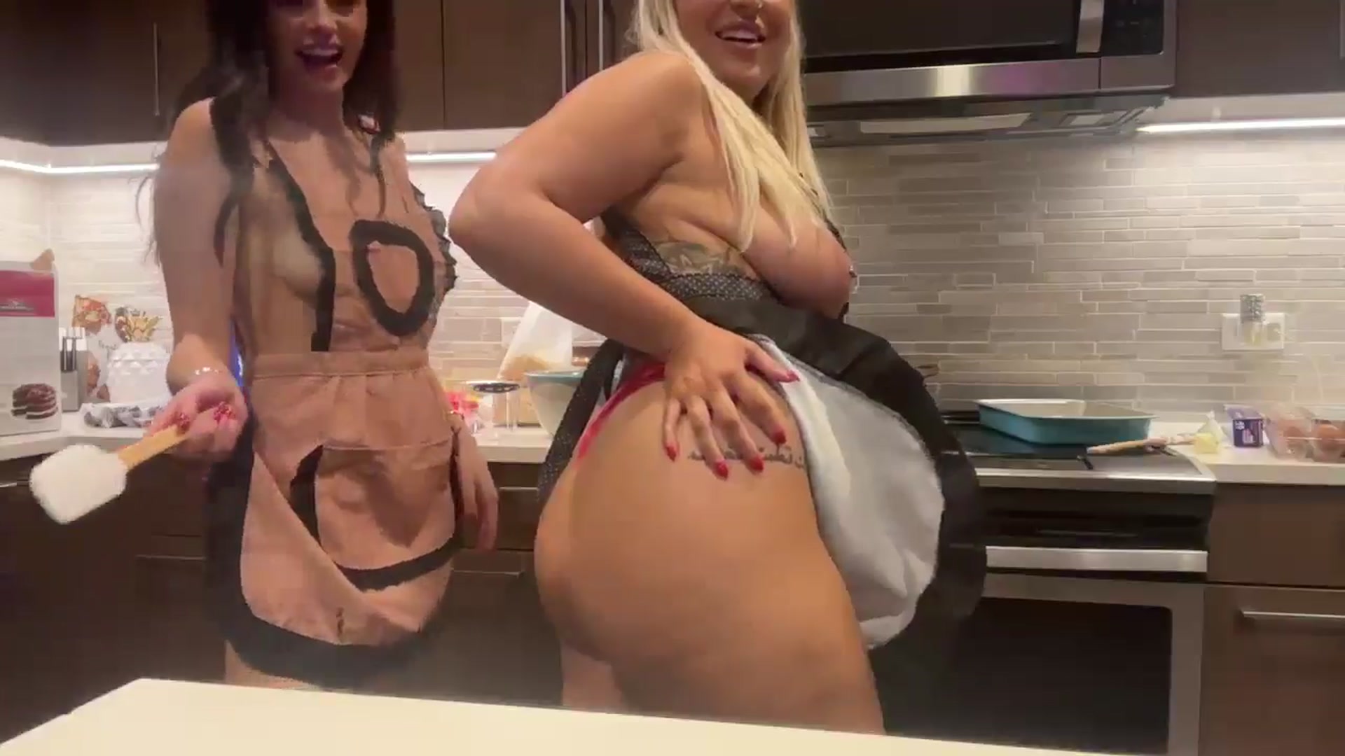Gallery image thumbnail from KissMyTitsPls's myfreecams stream on, 01/31/2025, 04:23 image 5 of 20