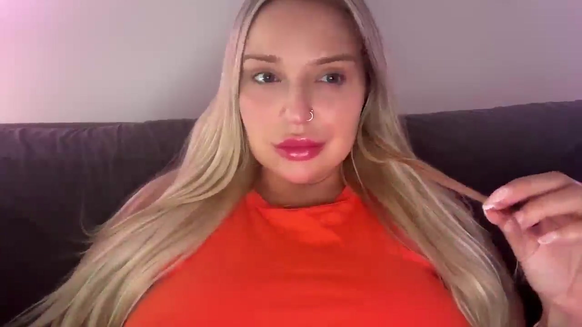 Gallery image thumbnail from KissMyTitsPls's myfreecams stream on, 02/15/2025, 23:17 image 4 of 20