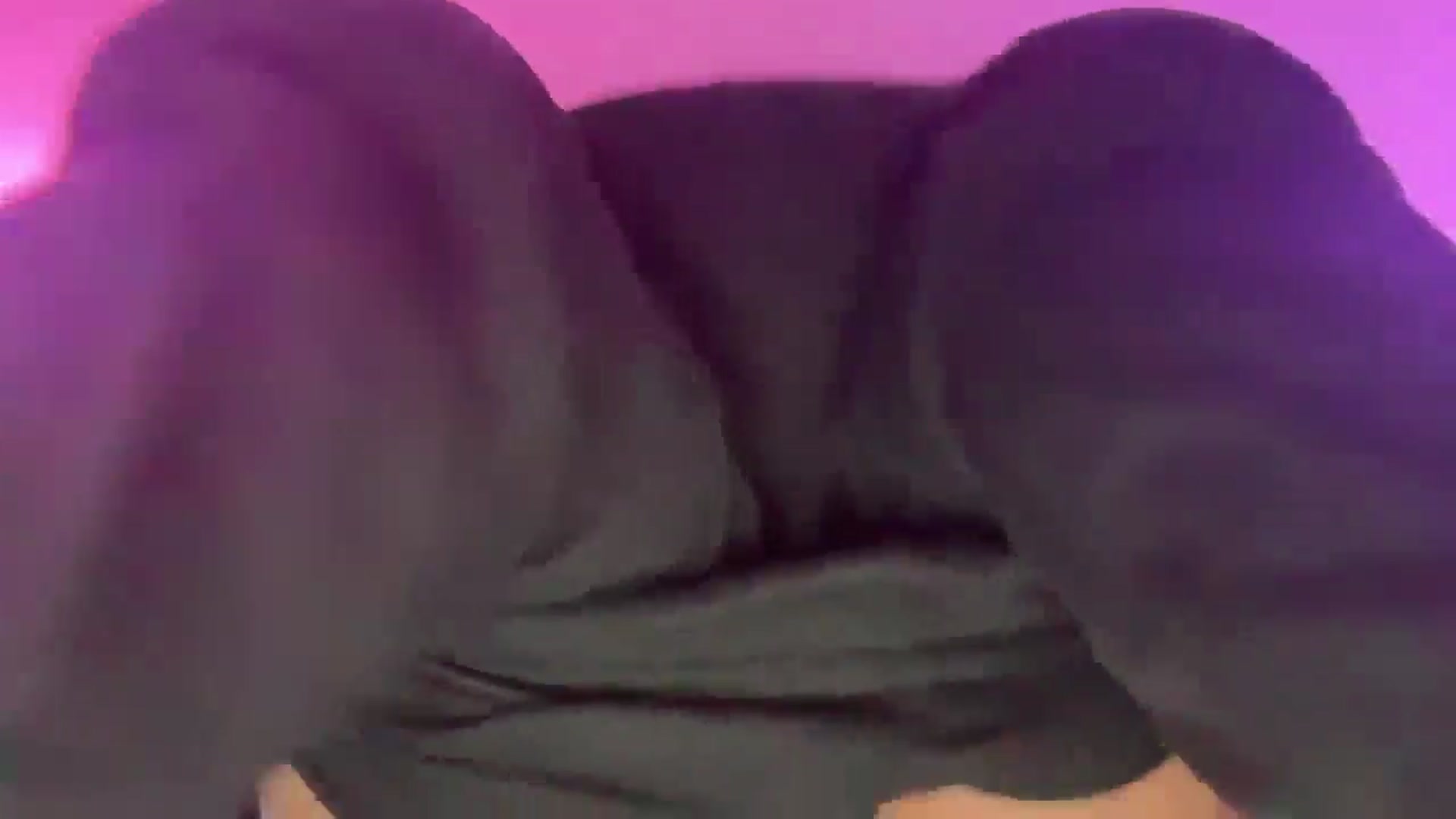 Gallery image thumbnail from KissMyTitsPls's myfreecams stream on, 03/03/2025, 24:38 image 9 of 20