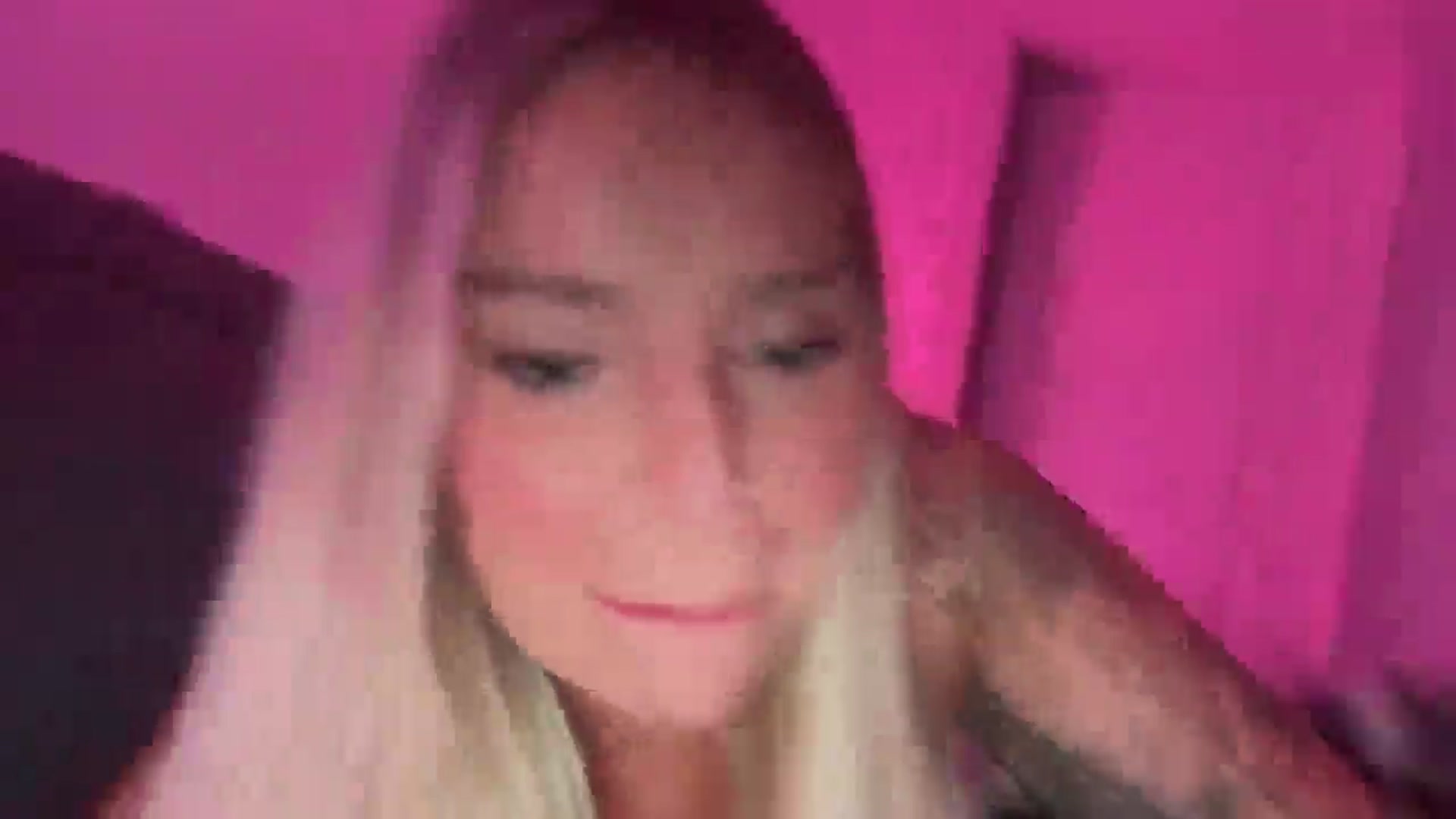 Gallery image thumbnail from KissMyTitsPls's myfreecams stream on, 03/09/2025, 03:26 image 16 of 20