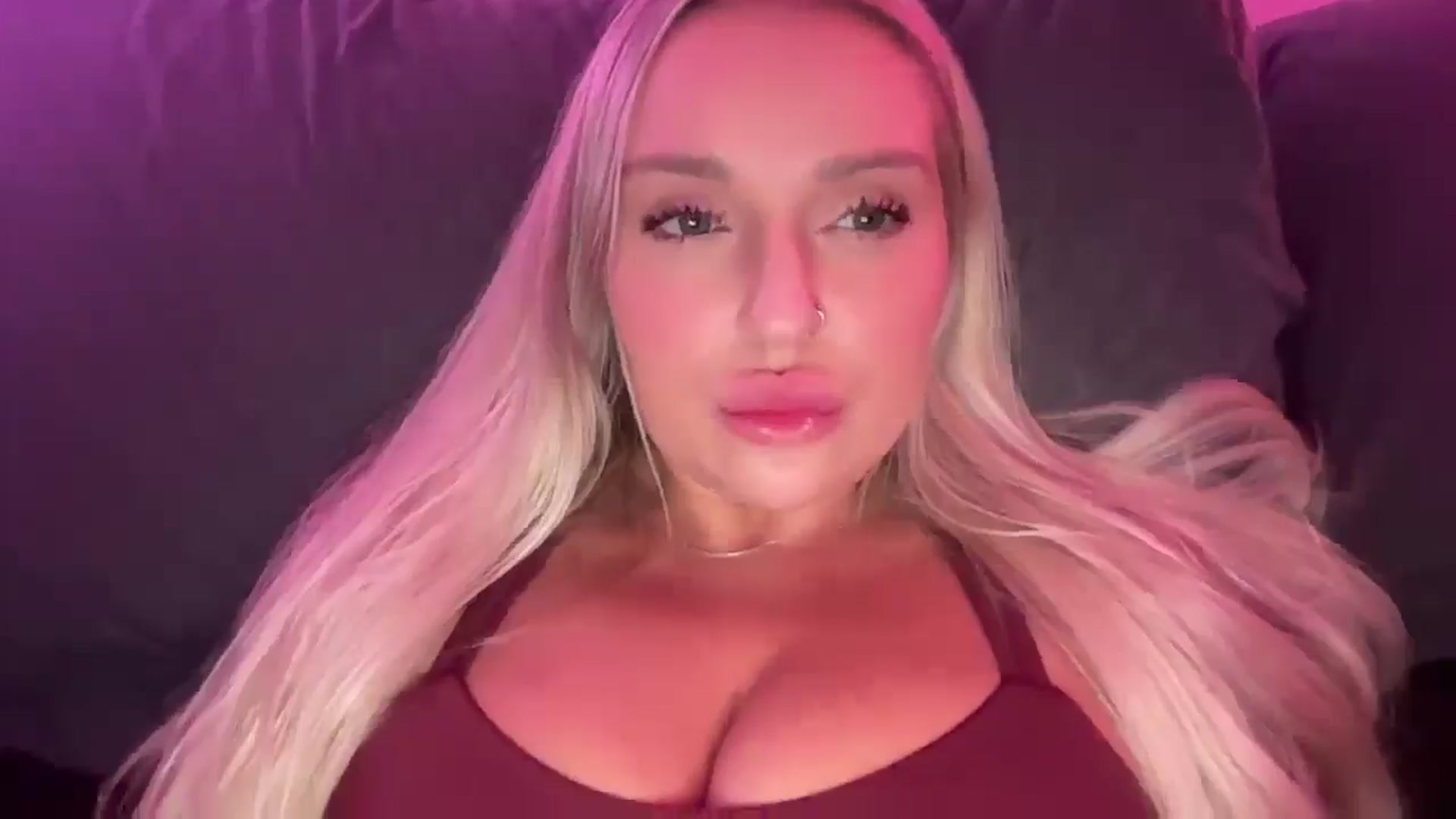 Gallery image thumbnail from KissMyTitsPls's myfreecams stream on, 04/11/2025, 05:21 image 11 of 20