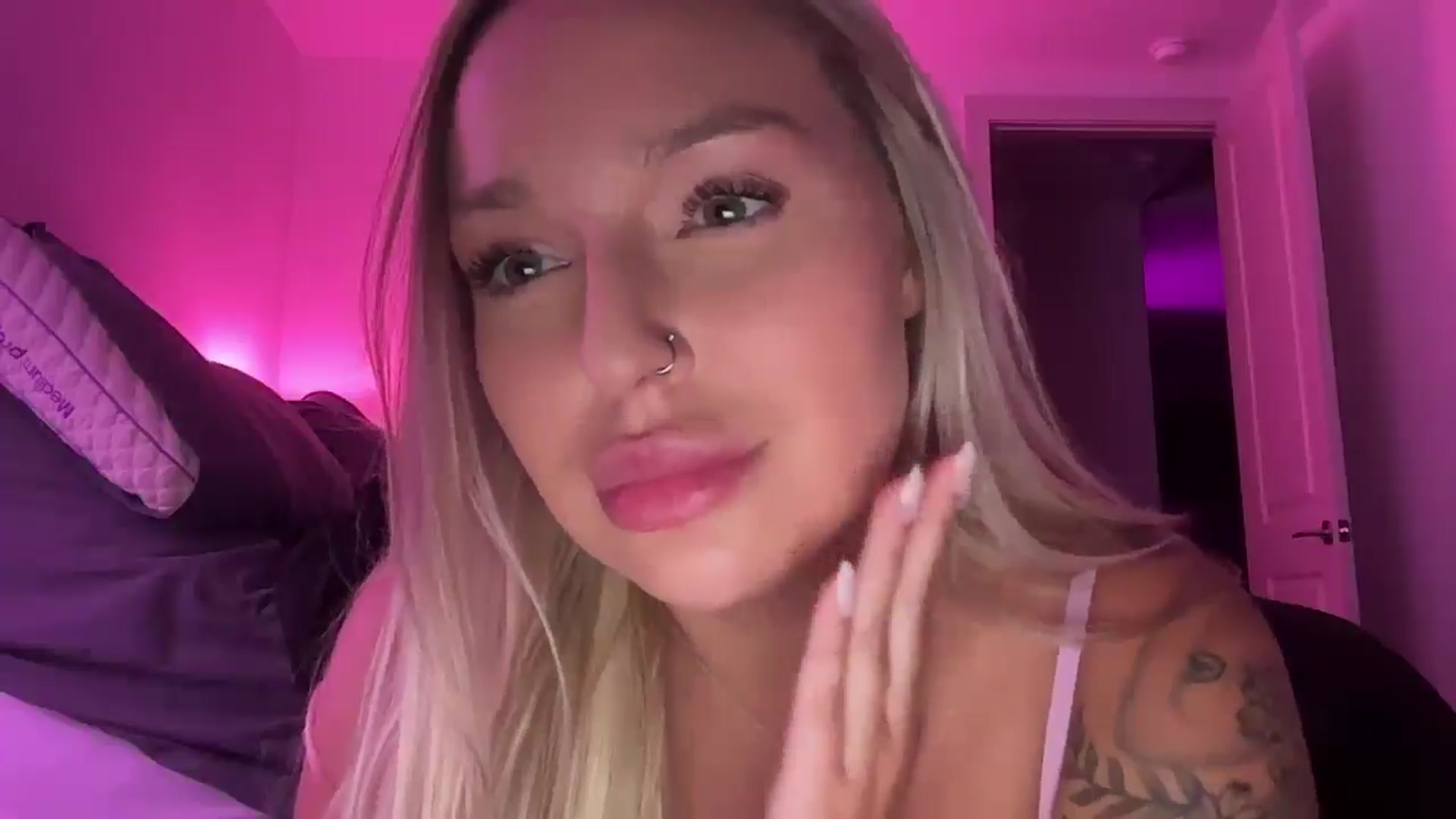 Gallery image thumbnail from KissMyTitsPls's myfreecams stream on, 05/13/2025, 03:23 image 20 of 20