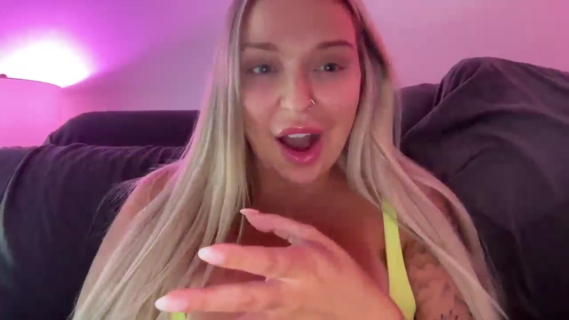 Gallery image thumbnail from KissMyTitsPls's myfreecams stream on, 05/14/2025, 17:22 image 18 of 20