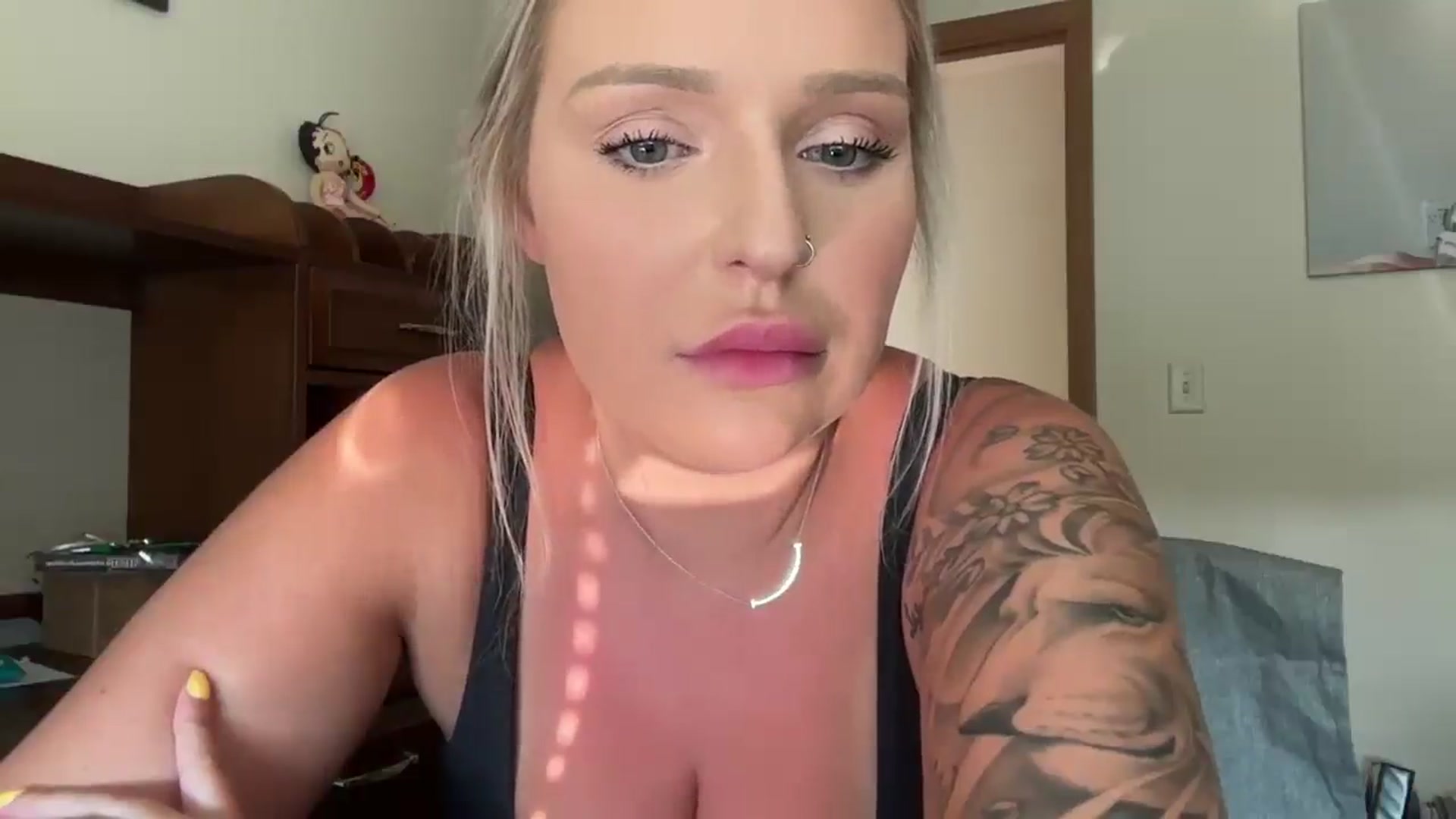Gallery image thumbnail from KissMyTitsPls's myfreecams stream on, 07/20/2025, 22:59 image 18 of 20