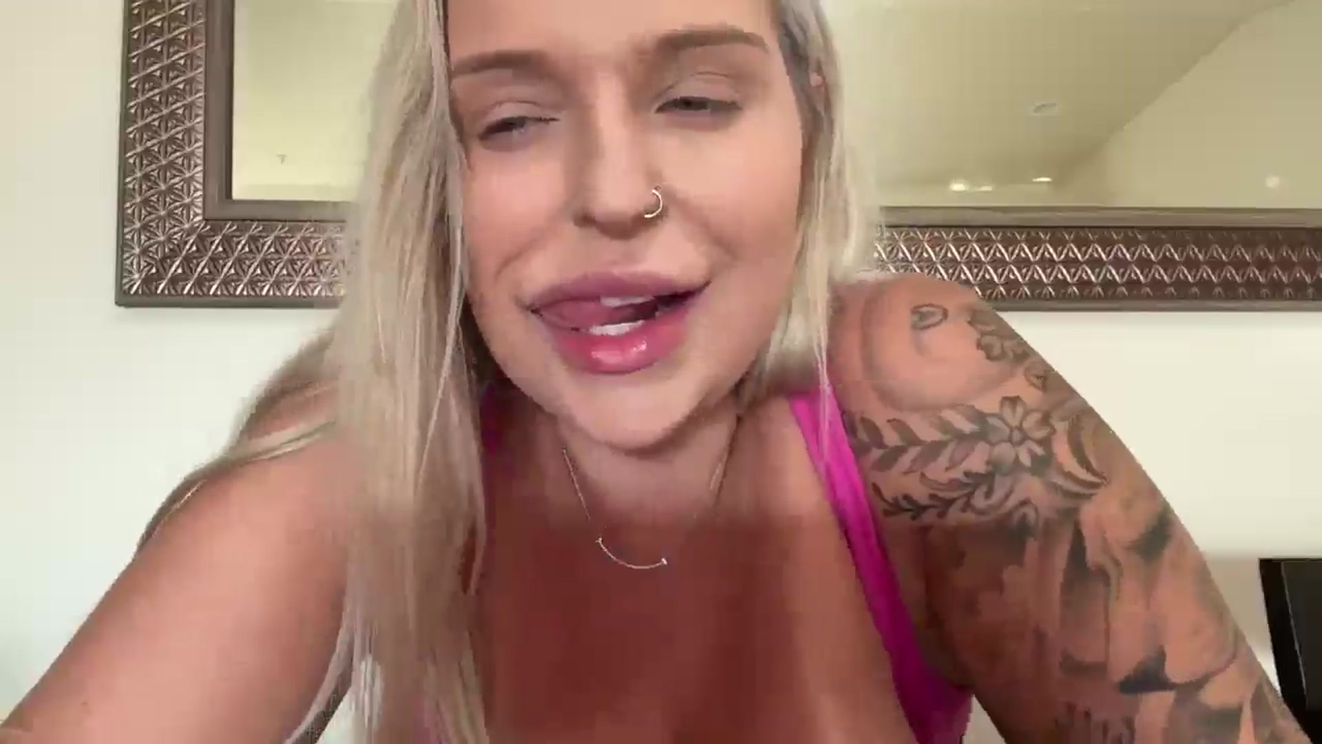 Gallery image thumbnail from KissMyTitsPls's myfreecams stream on, 07/25/2025, 24:50 image 11 of 20