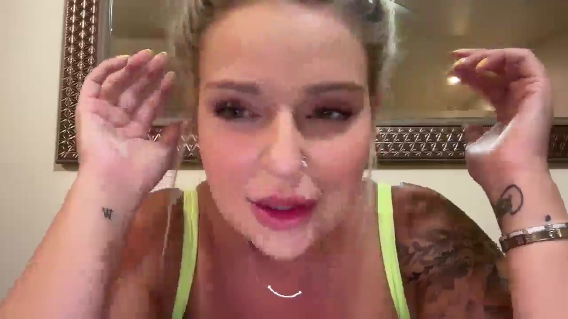 Gallery image thumbnail from KissMyTitsPls's myfreecams stream on, 07/29/2025, 02:39 image 15 of 20