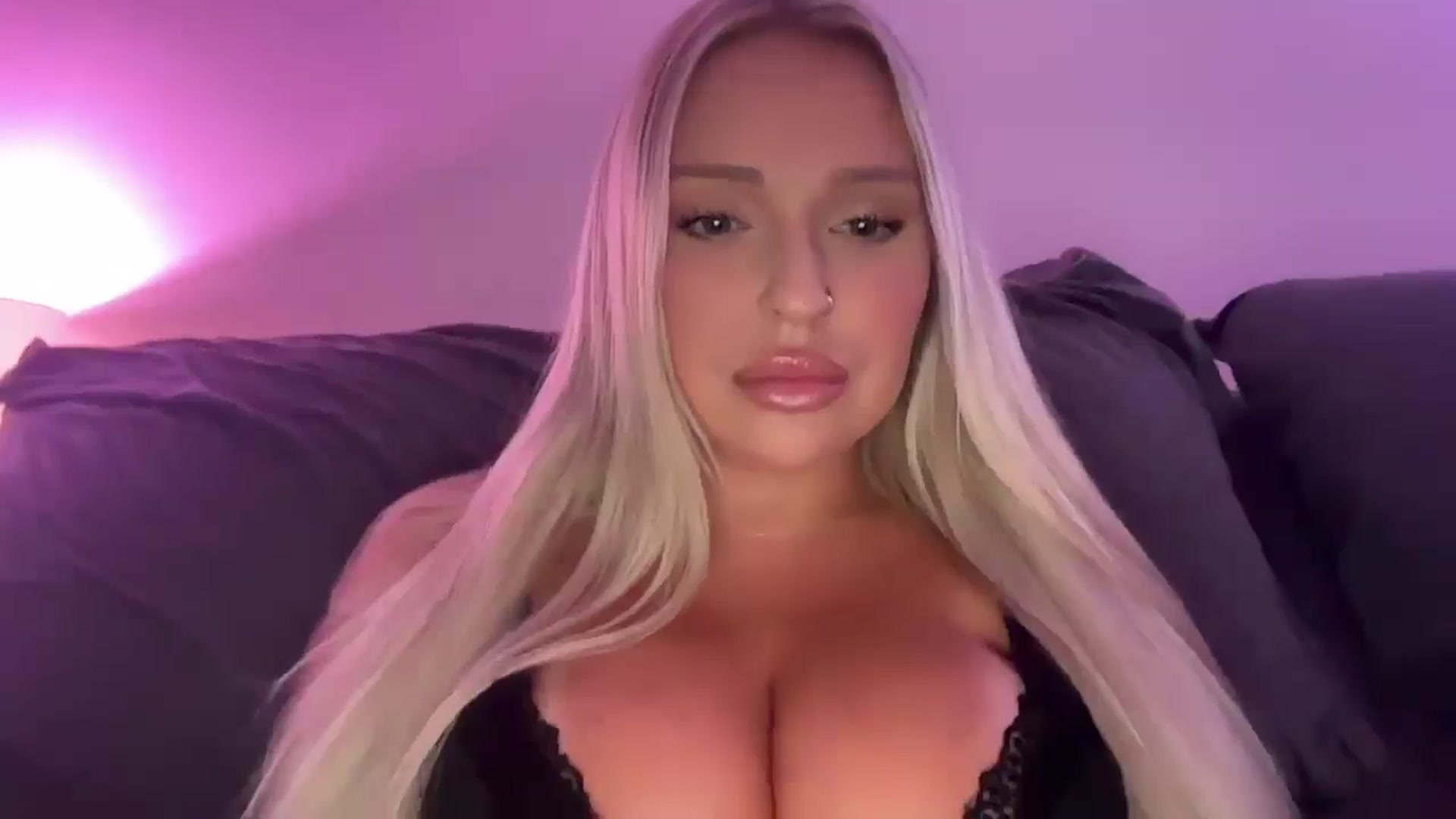 Gallery image thumbnail from KissMyTitsPls's myfreecams stream on, 08/09/2025, 01:14 image 9 of 20