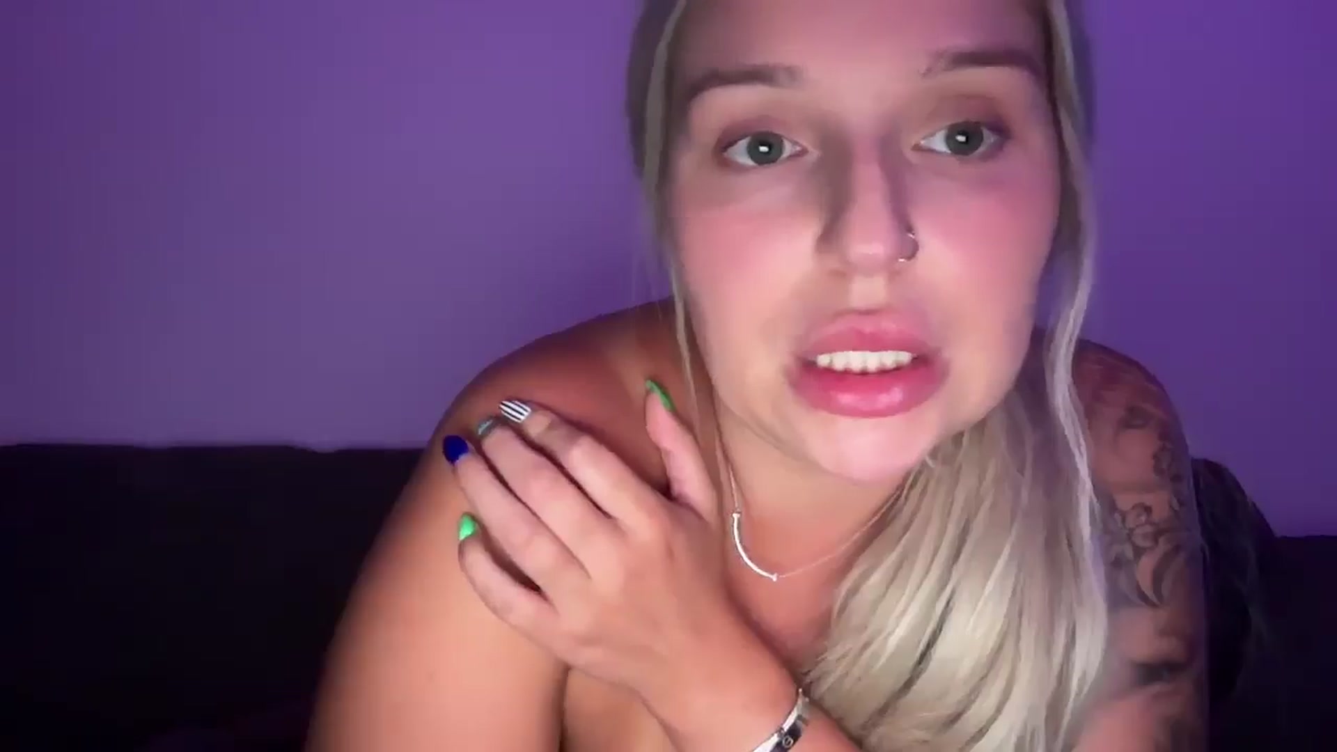 Gallery image thumbnail from KissMyTitsPls's myfreecams stream on, 08/12/2025, 03:40 image 18 of 20