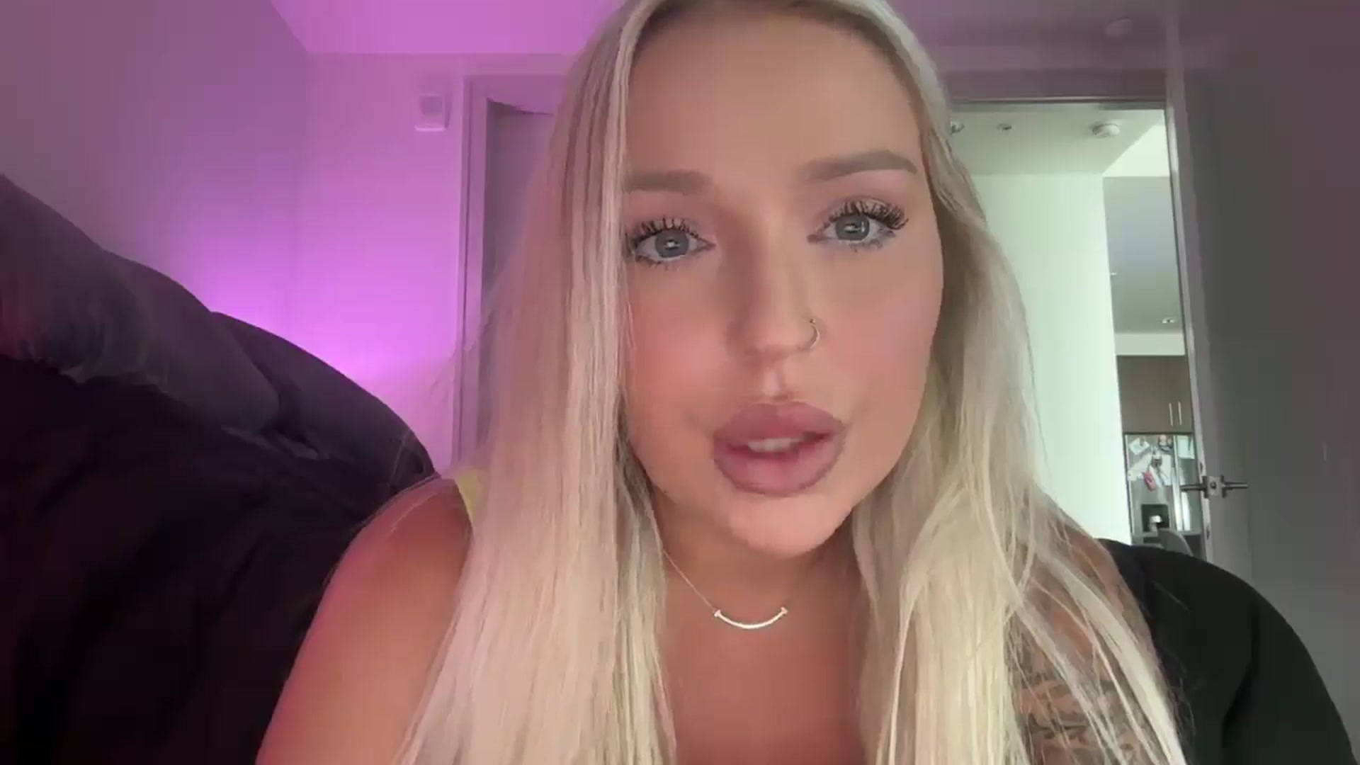 Gallery image thumbnail from KissMyTitsPls's myfreecams stream on, 08/25/2025, 18:32 image 4 of 20