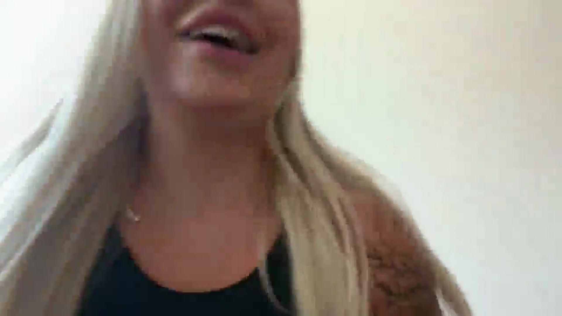 Gallery image thumbnail from KissMyTitsPls's myfreecams stream on, 11/05/2025, 19:46 image 14 of 20