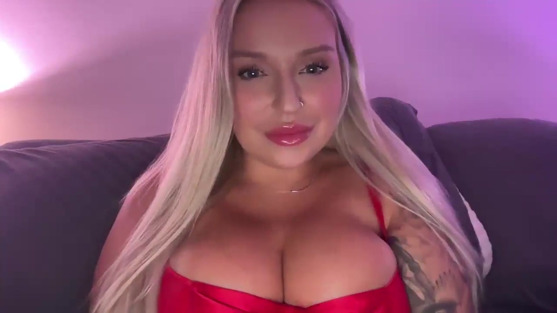Gallery image thumbnail from KissMyTitsPls's myfreecams stream on, 12/02/2025, 05:56 image 2 of 20