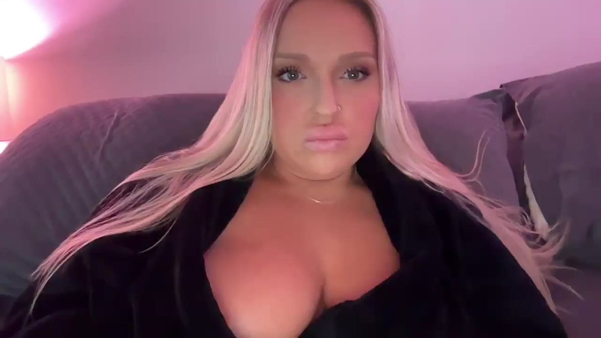 Gallery image thumbnail from KissMyTitsPls's myfreecams stream on, 01/03/2026, 22:52 image 14 of 20