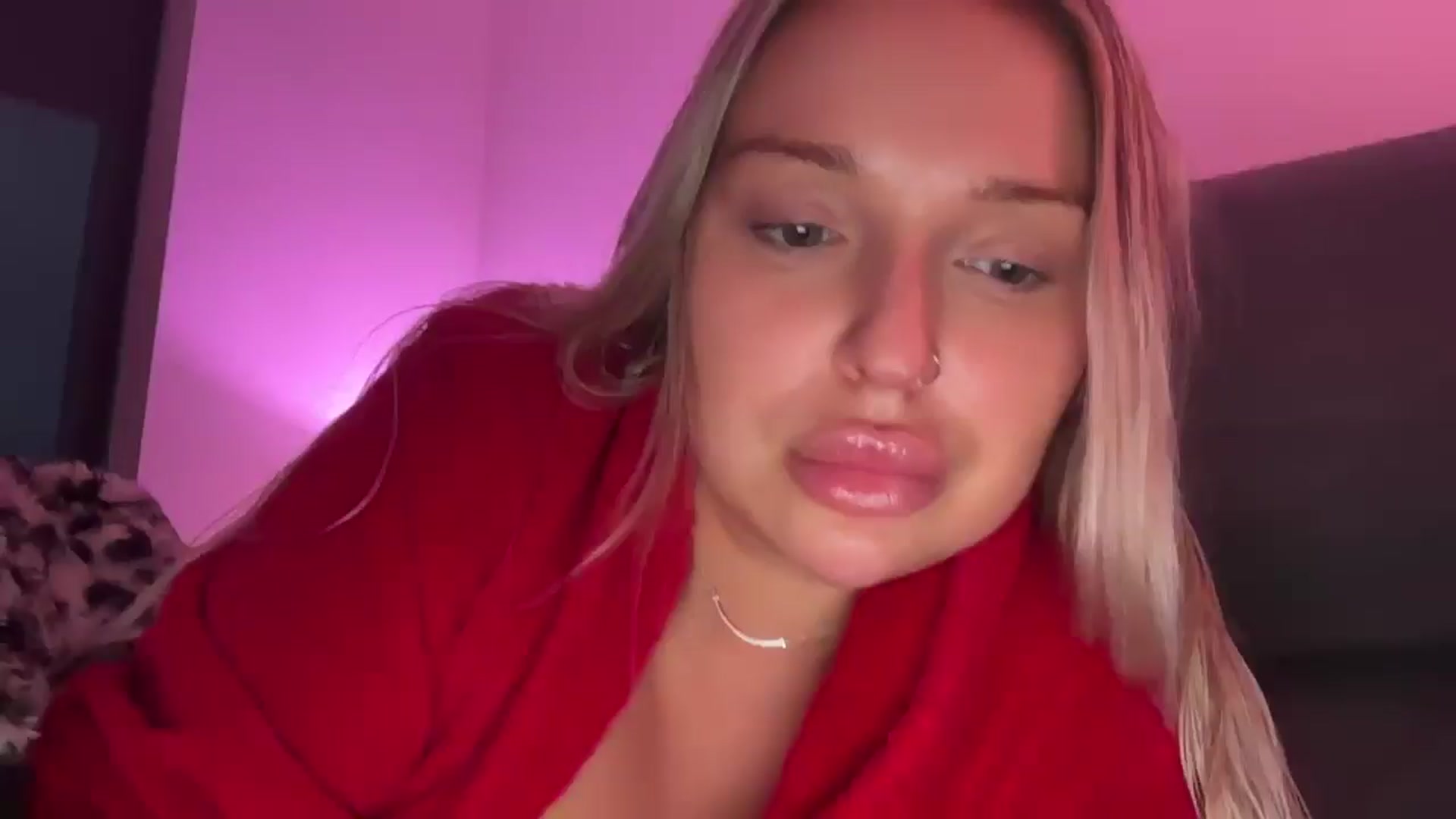 Gallery image thumbnail from KissMyTitsPls's myfreecams stream on, 01/13/2026, 23:42 image 17 of 20