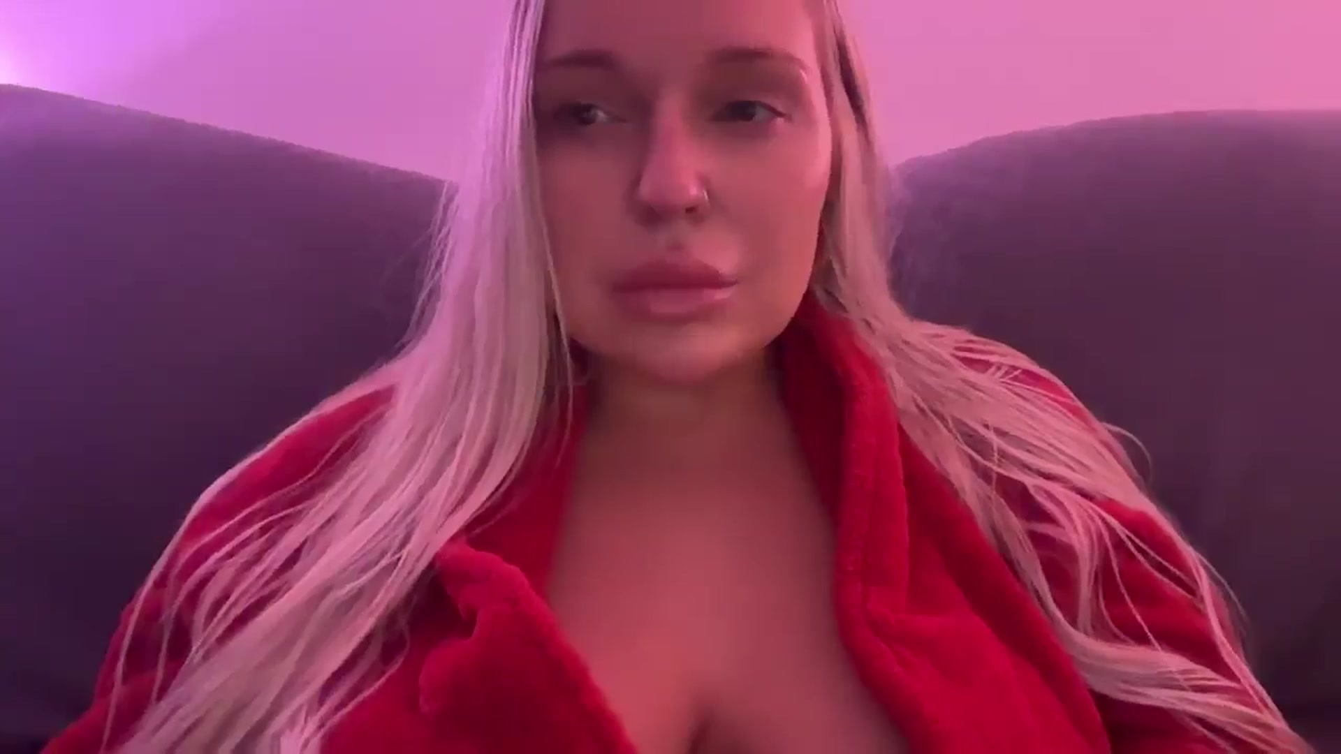 Gallery image thumbnail from KissMyTitsPls's myfreecams stream on, 01/14/2026, 24:08 image 9 of 20