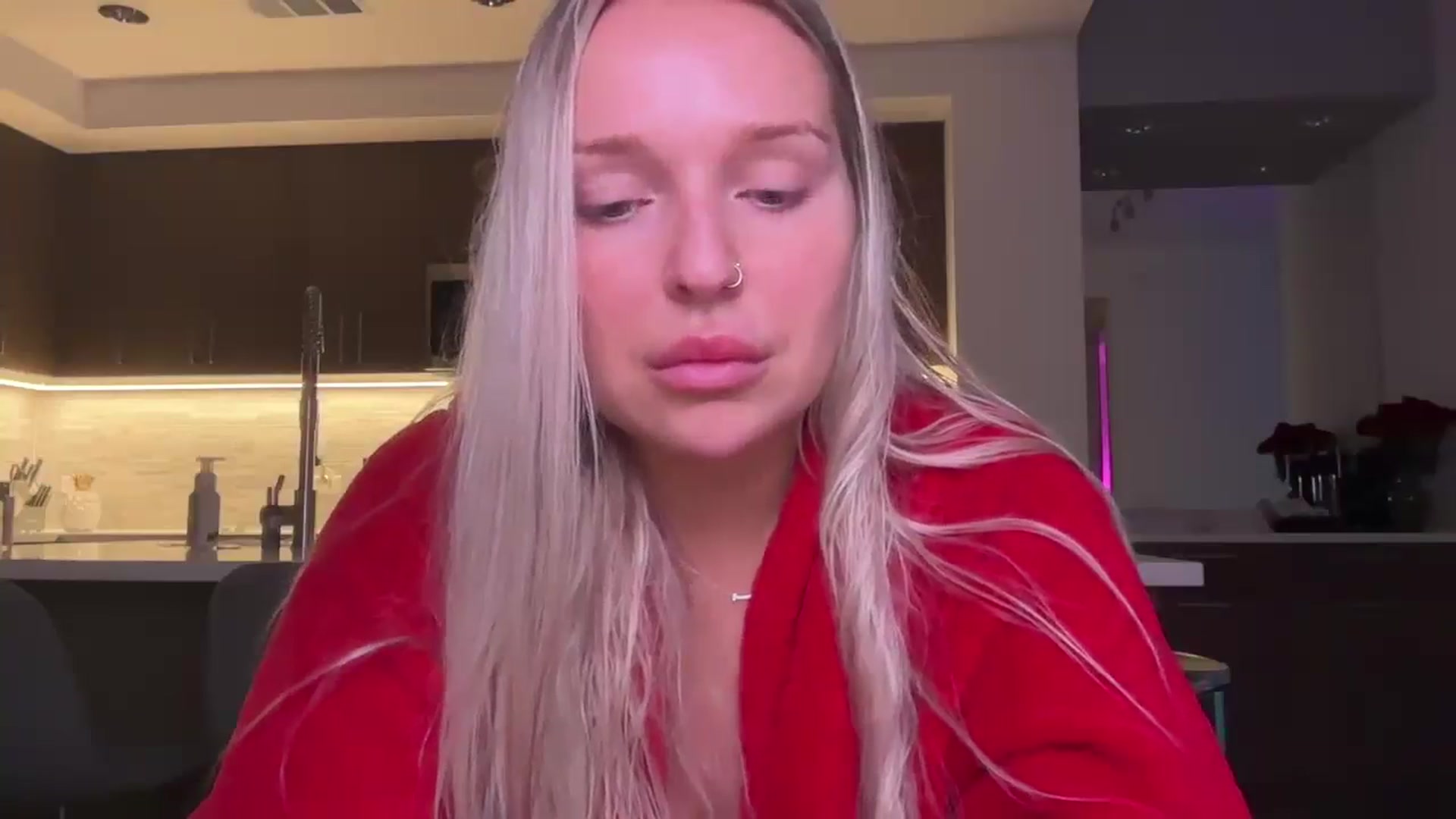 Gallery image thumbnail from KissMyTitsPls's myfreecams stream on, 01/18/2026, 24:06 image 17 of 20