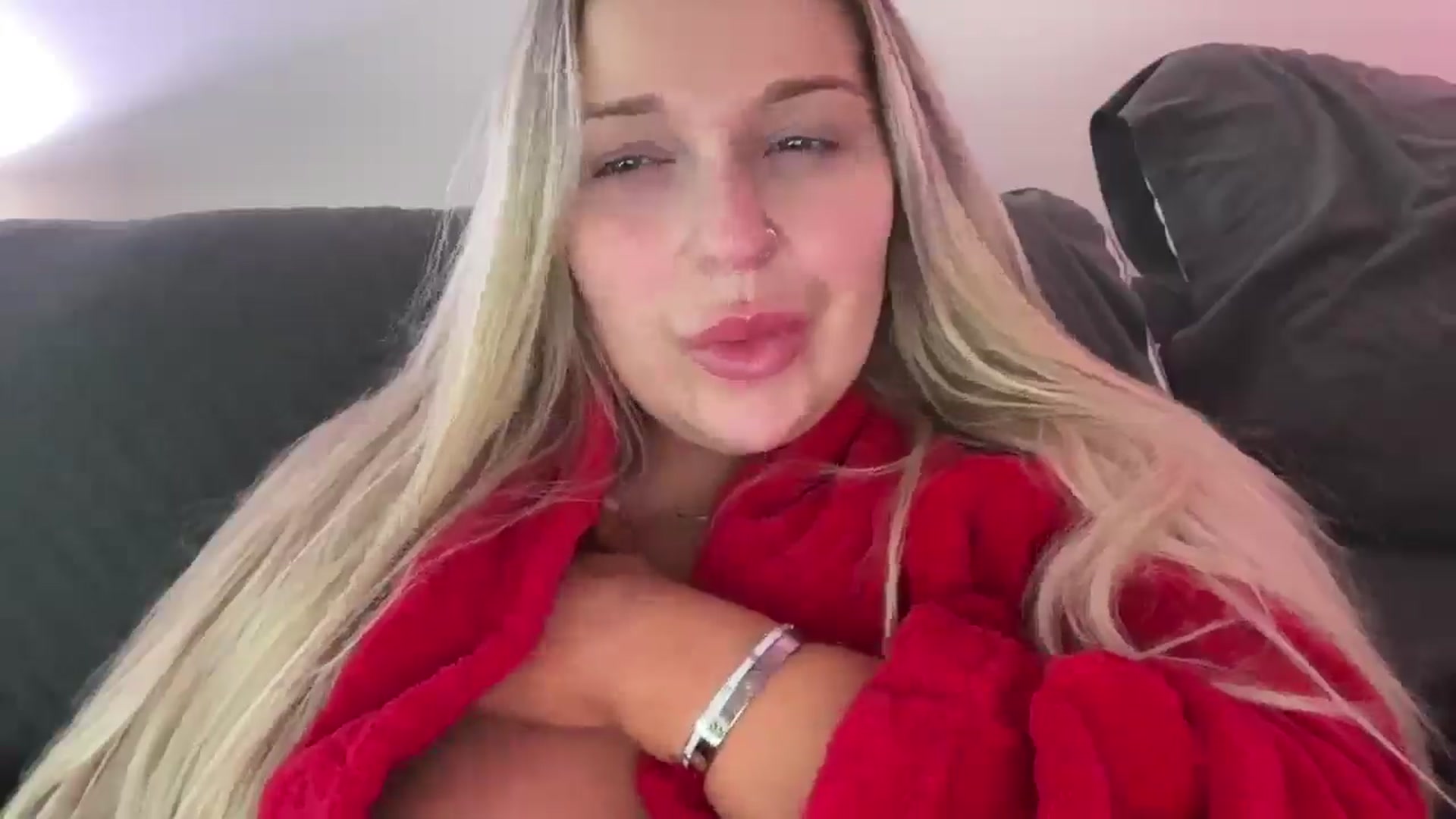 Gallery image thumbnail from KissMyTitsPls's myfreecams stream on, 01/30/2026, 19:19 image 12 of 20