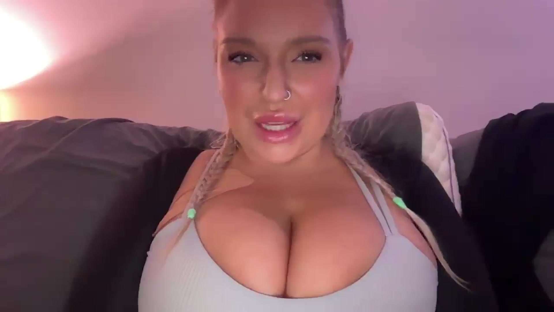 Gallery image thumbnail from KissMyTitsPls's myfreecams stream on, 02/25/2026, 24:19 image 20 of 20