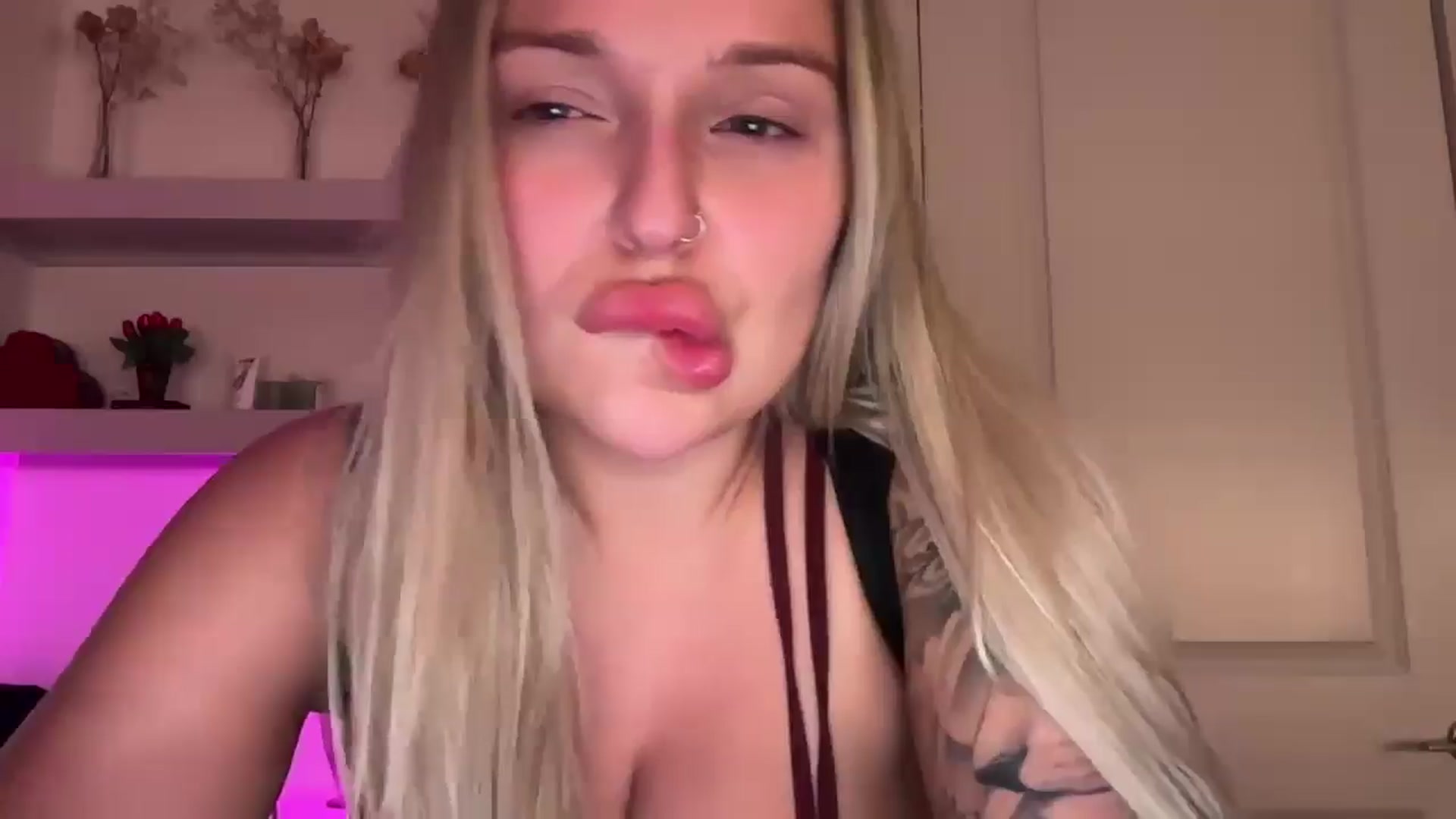 Gallery image thumbnail from KissMyTitsPls's myfreecams stream on, 03/13/2026, 05:36 image 18 of 20