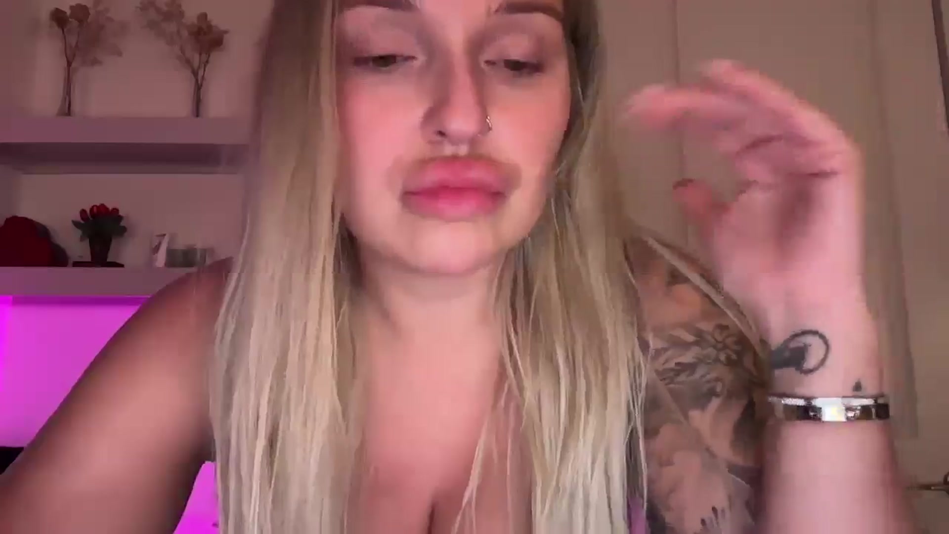 Gallery image thumbnail from KissMyTitsPls's myfreecams stream on, 03/13/2026, 05:36 image 9 of 20