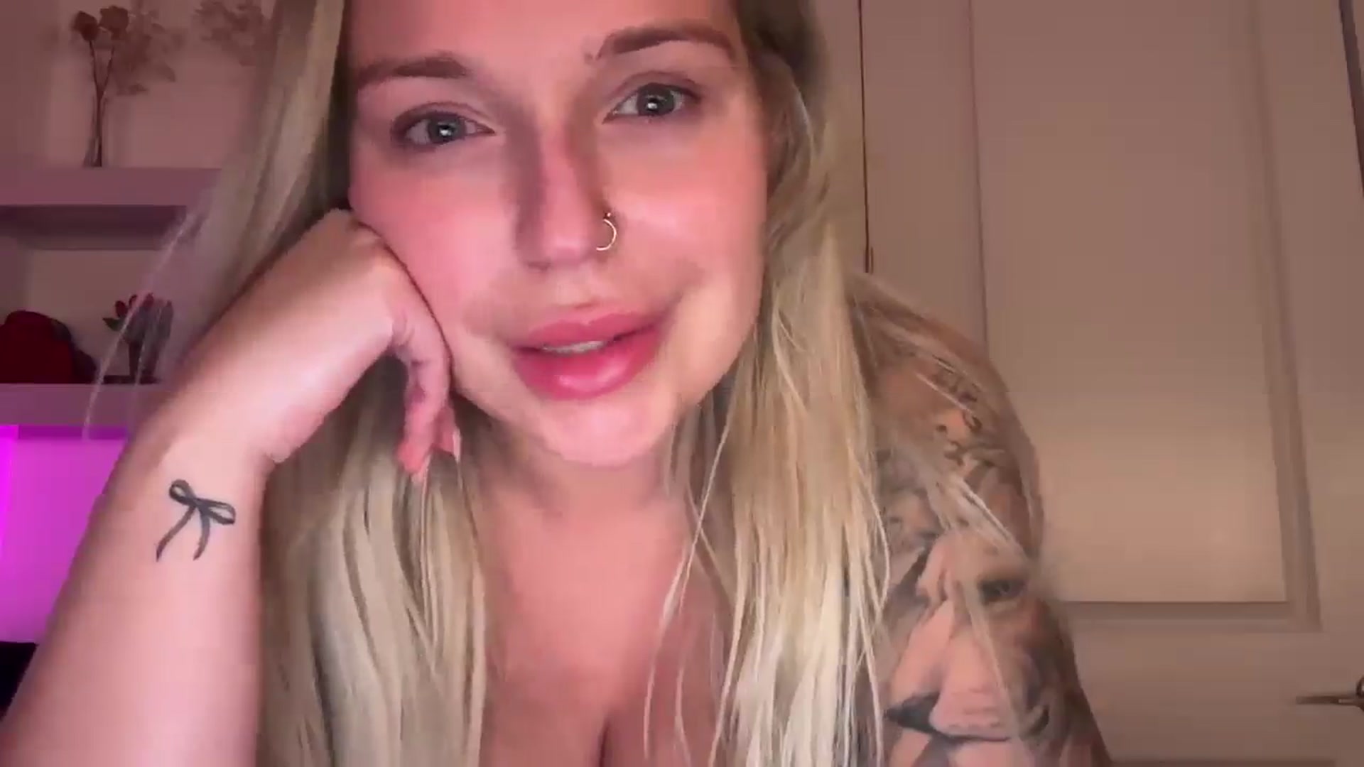 Gallery image thumbnail from KissMyTitsPls's myfreecams stream on, 03/13/2026, 05:36 image 6 of 20