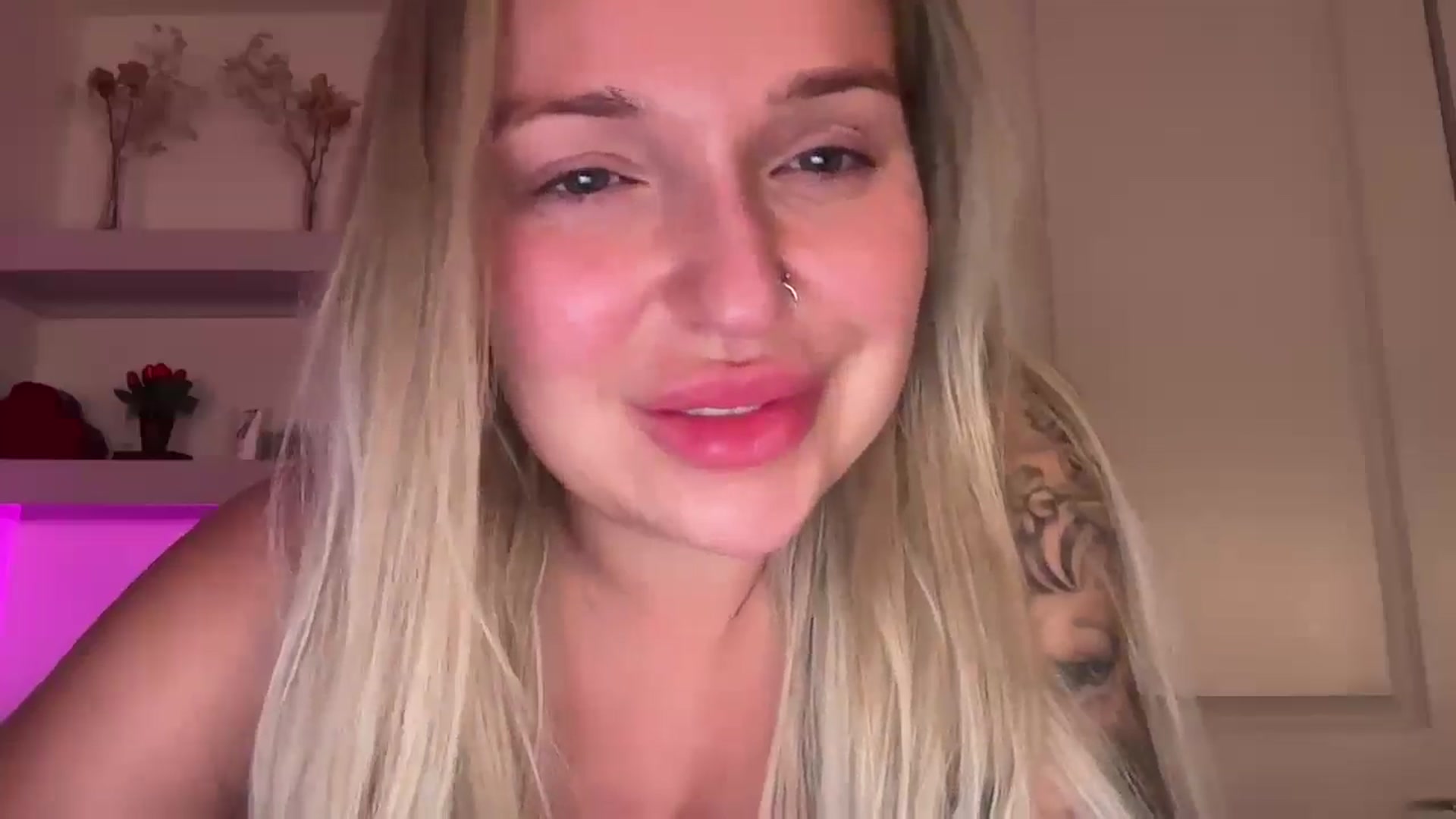 Gallery image thumbnail from KissMyTitsPls's myfreecams stream on, 03/13/2026, 05:36 image 2 of 20