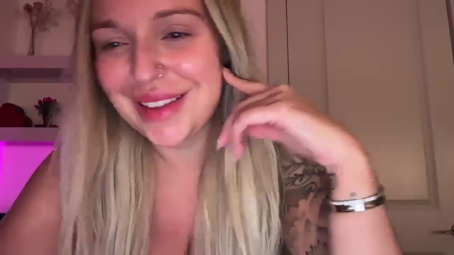 Gallery image thumbnail from KissMyTitsPls's myfreecams stream on, 03/13/2026, 05:36 image 16 of 20