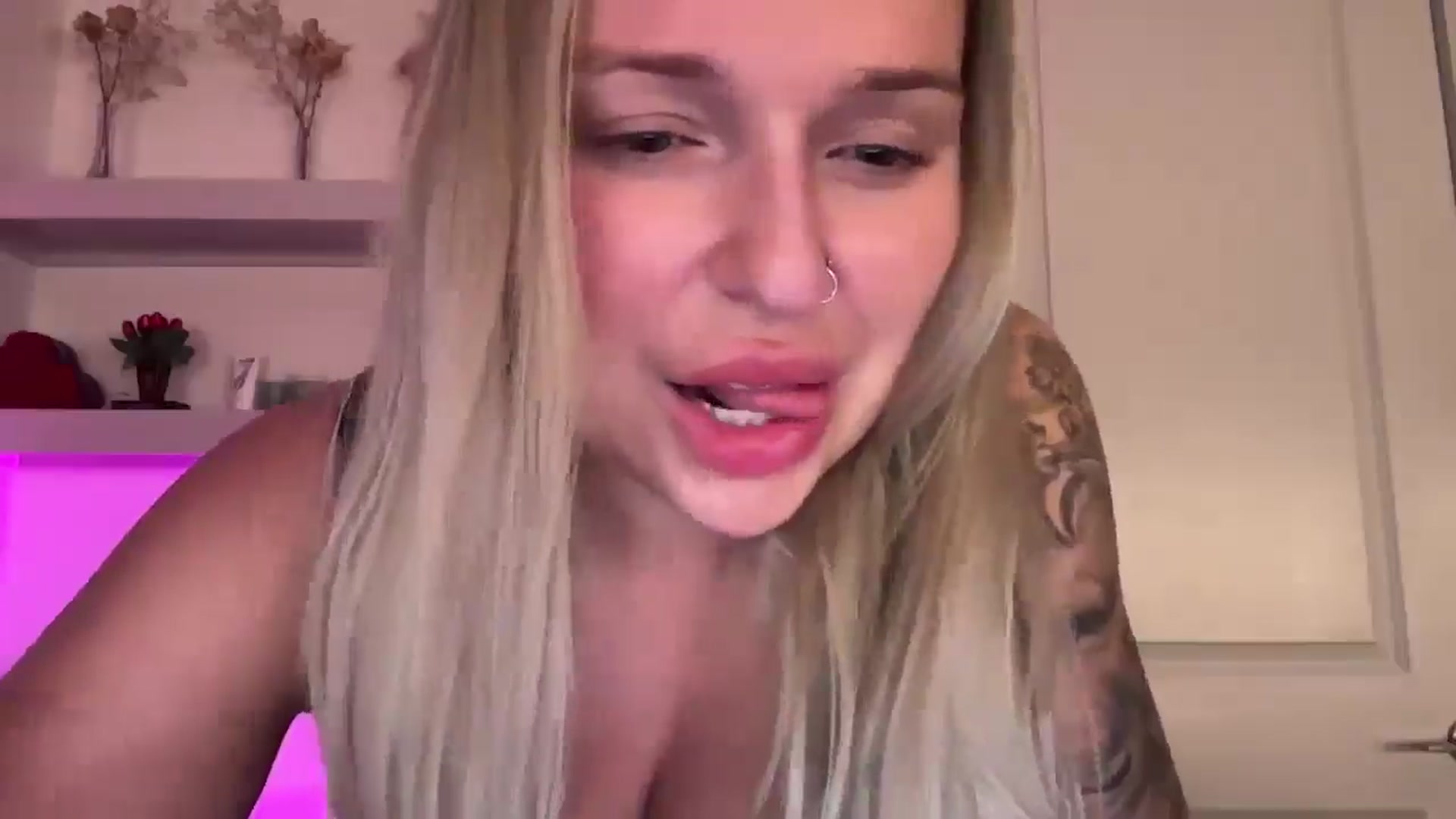 Gallery image thumbnail from KissMyTitsPls's myfreecams stream on, 03/13/2026, 05:36 image 10 of 20