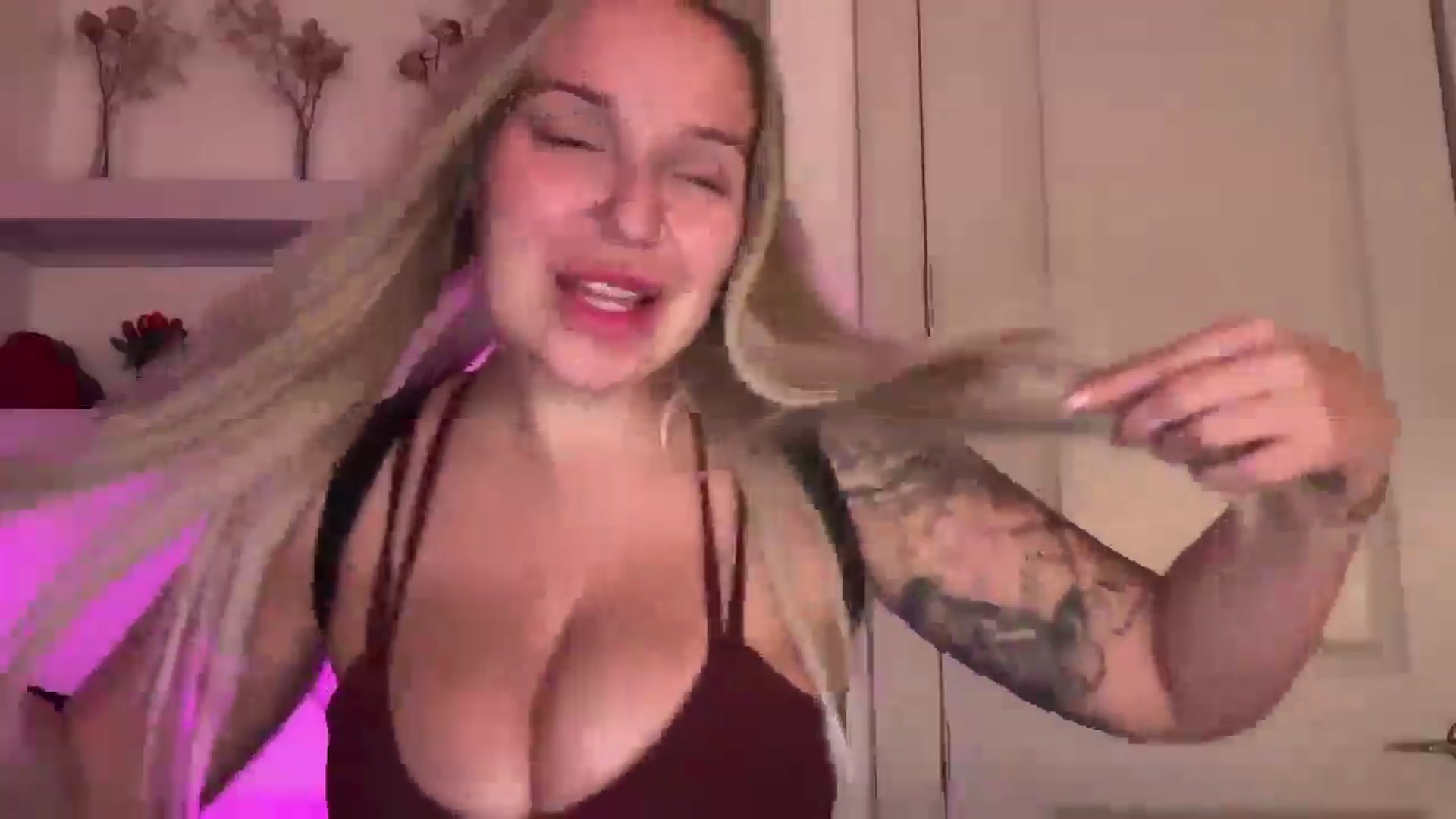 Gallery image thumbnail from KissMyTitsPls's myfreecams stream on, 03/13/2026, 05:36 image 11 of 20