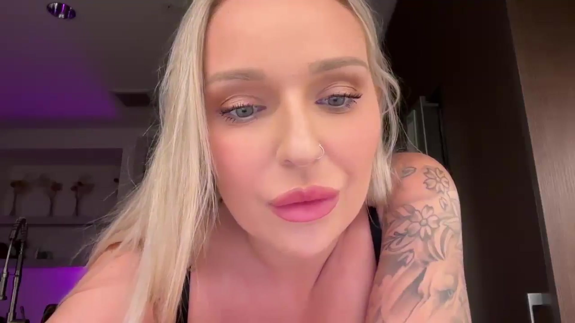 Gallery image thumbnail from KissMyTitsPls's myfreecams stream on, 03/15/2026, 03:51 image 4 of 20